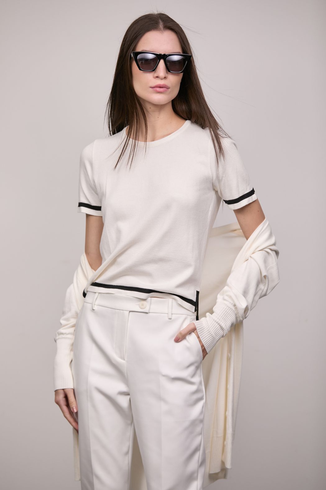 Calça Reta Gabardine Off White Fábia