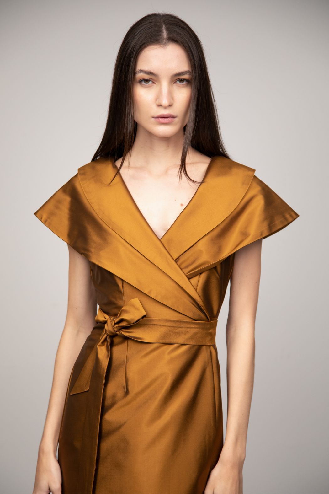 Vestido Tafetá Dourado Manuela