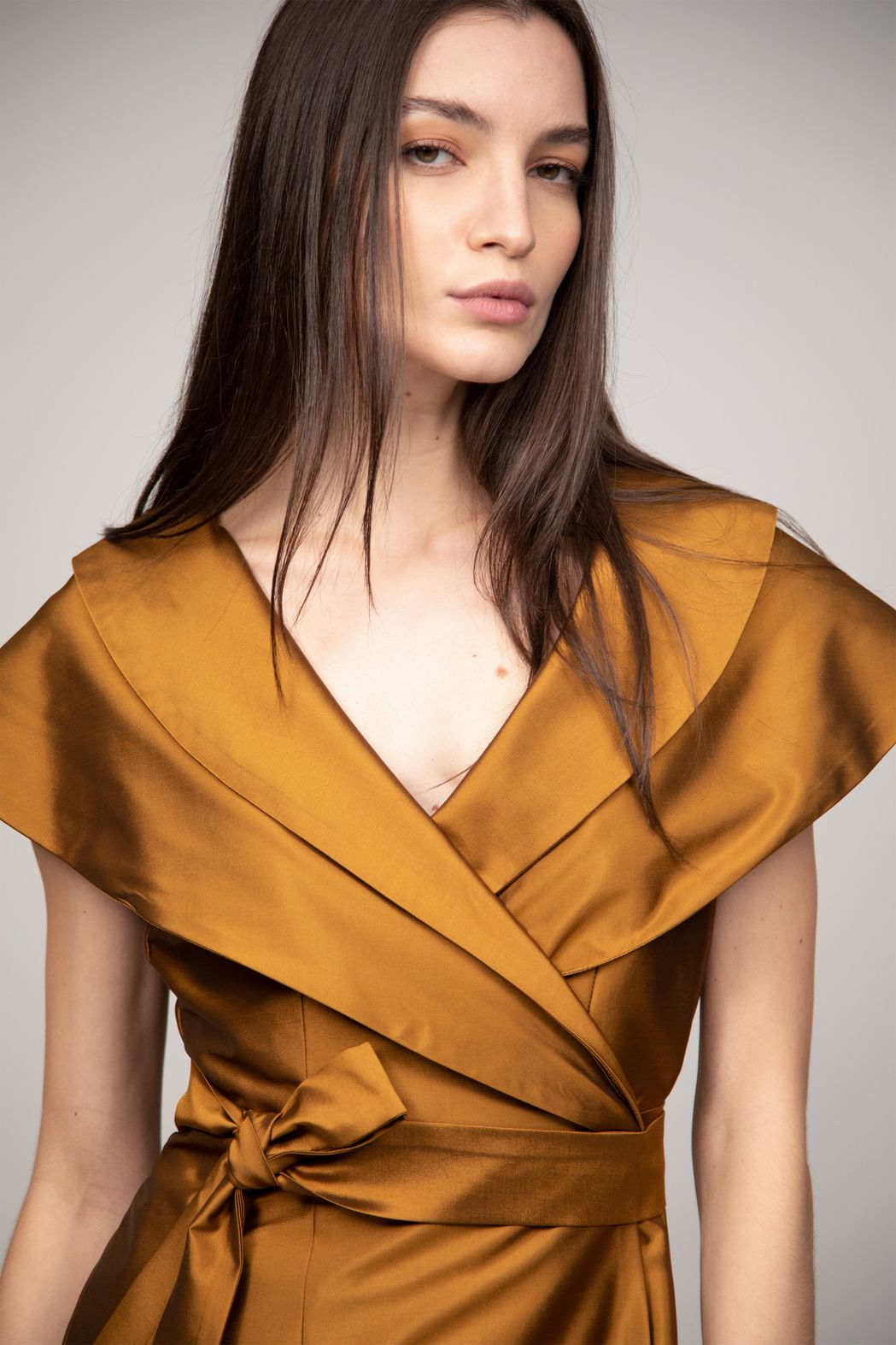 Vestido Tafetá Dourado Manuela