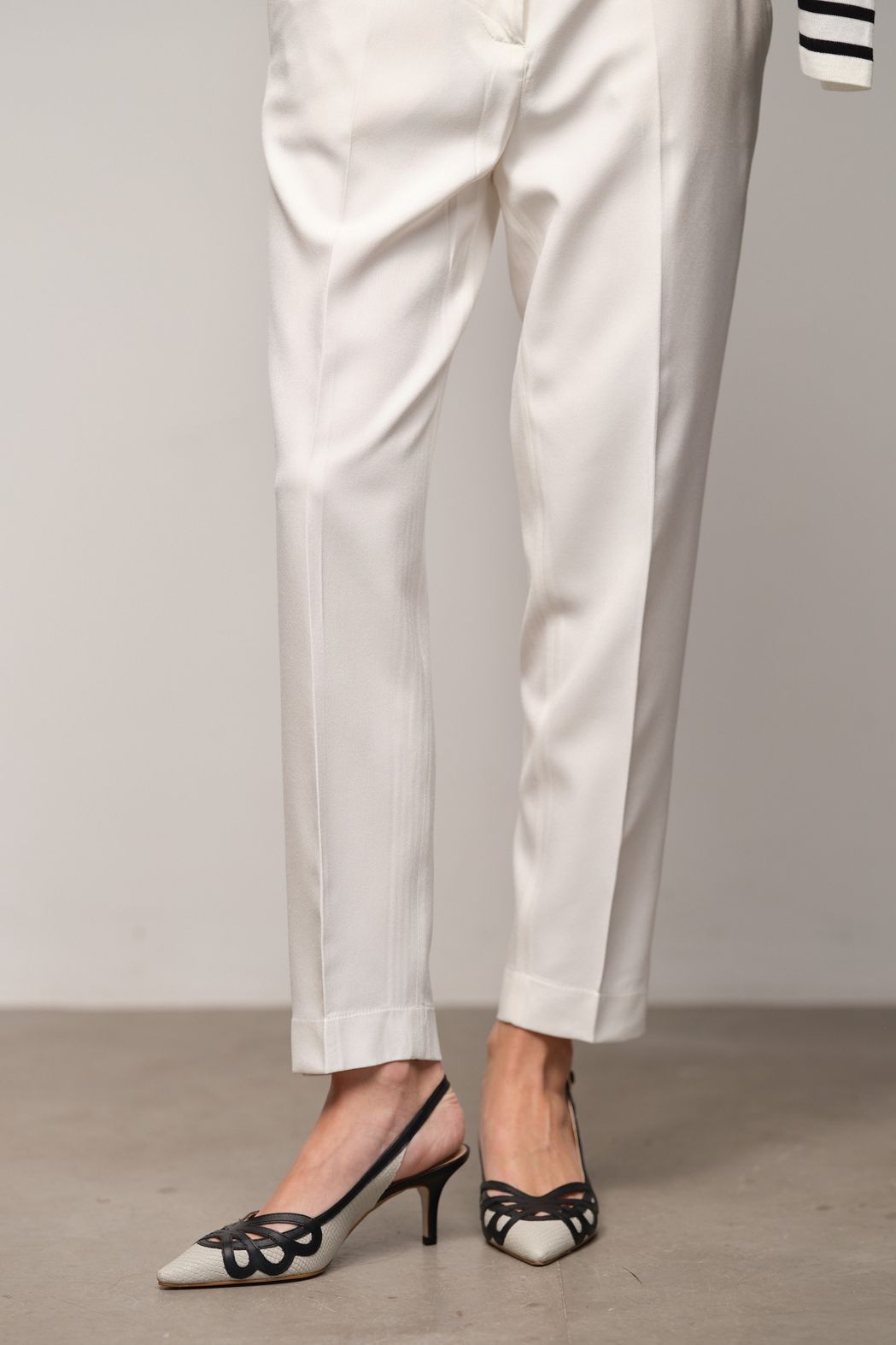 Sapato Slingback Off/Preto Vitoria 