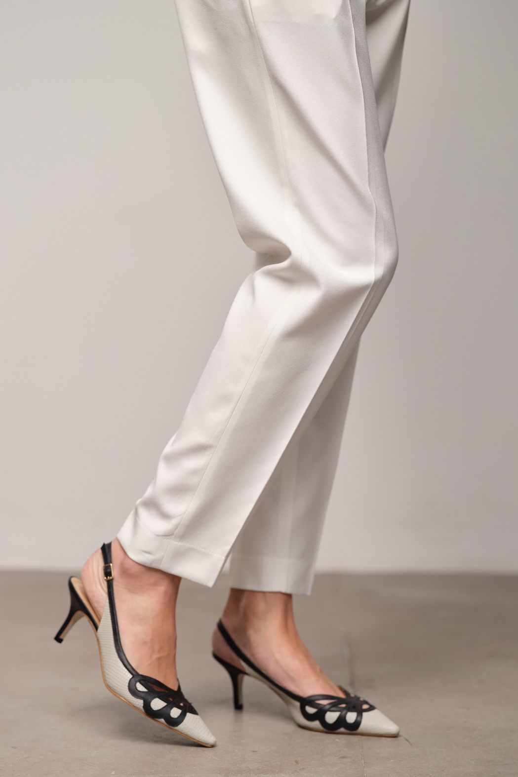 Sapato Slingback Off/Preto Vitoria 