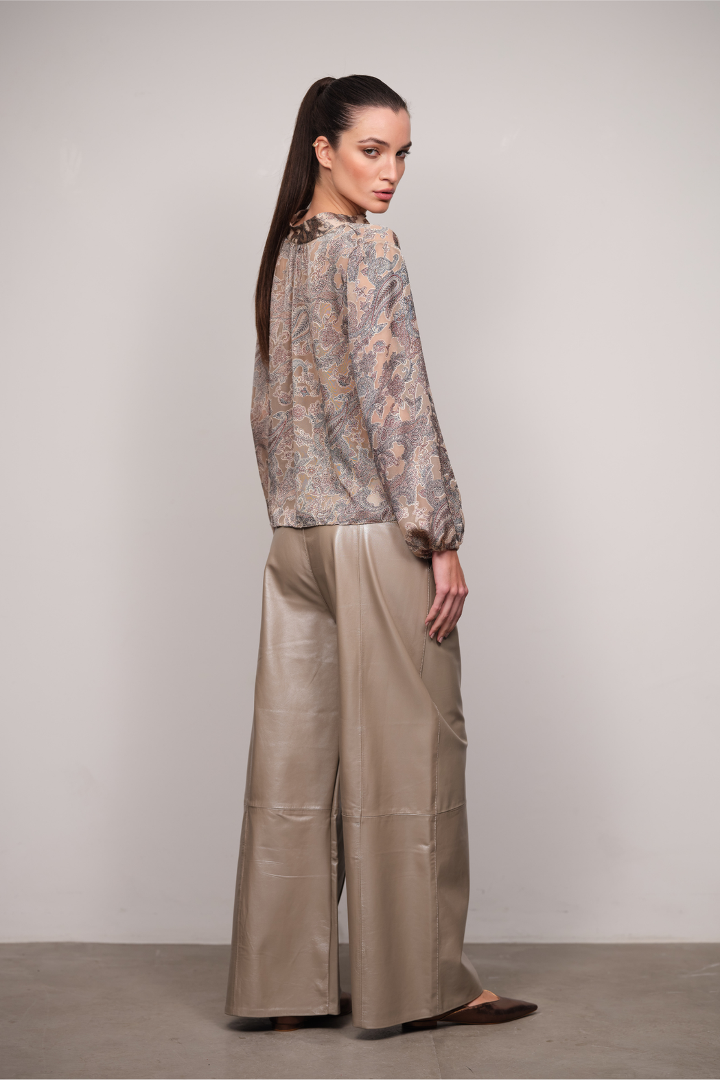 Calça Pantalona  Couro Pelica Concreto Roberta
