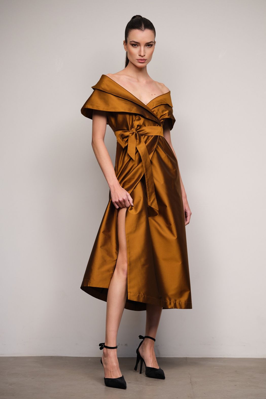 Vestido Tafetá Dourado Manuela