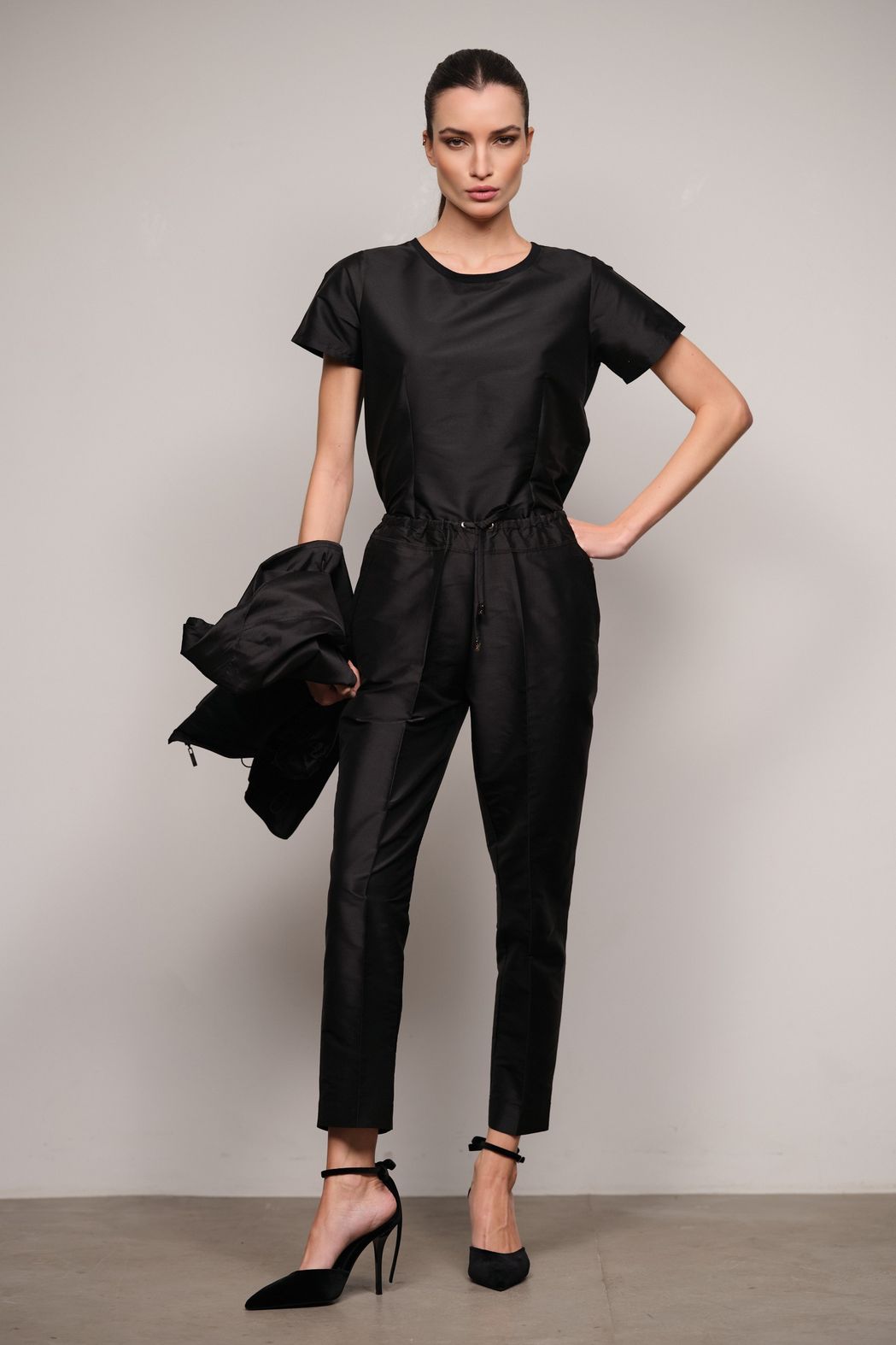 Camiseta Crepe Preta Simone