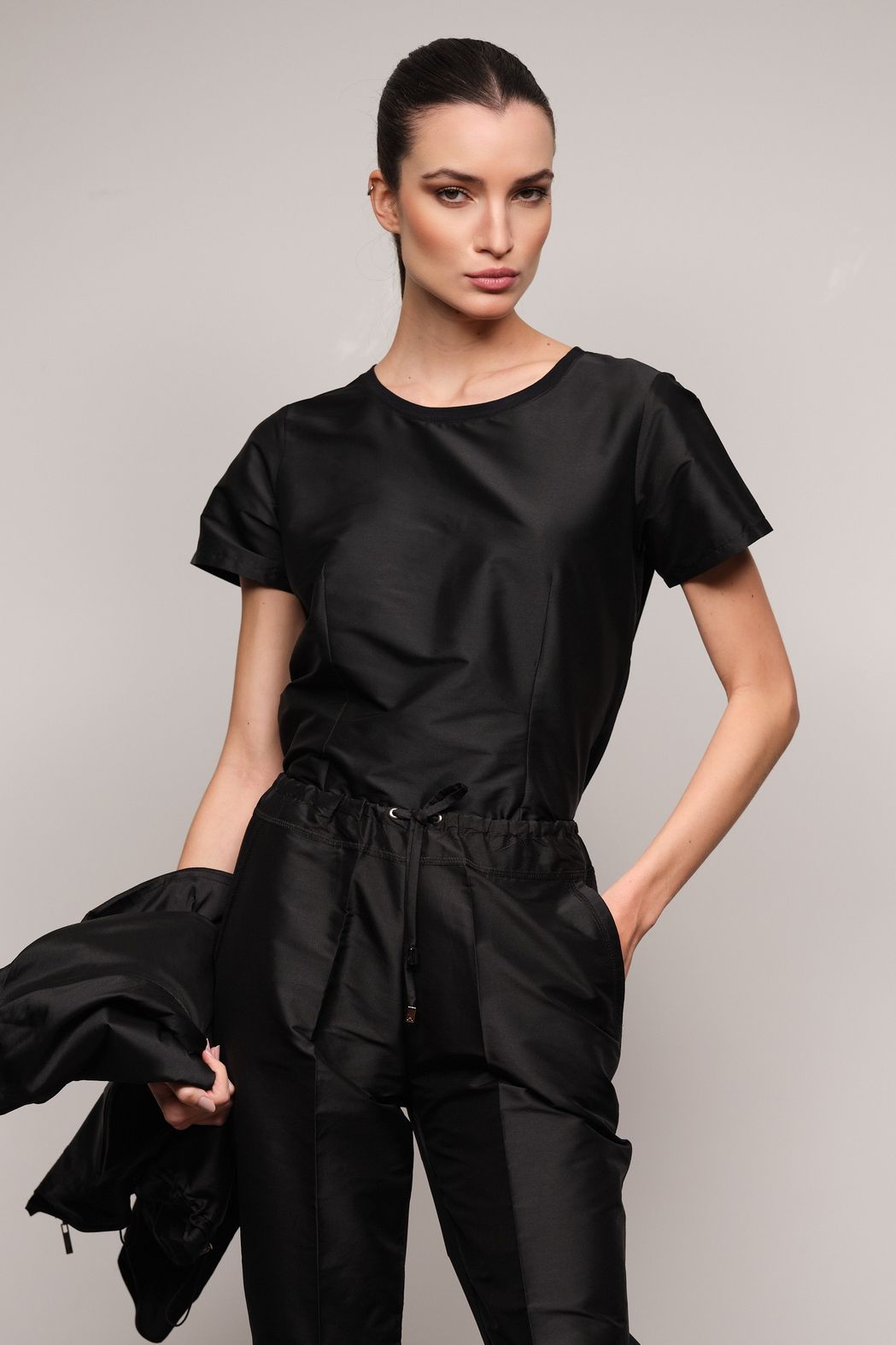 Camiseta Crepe Preta Simone
