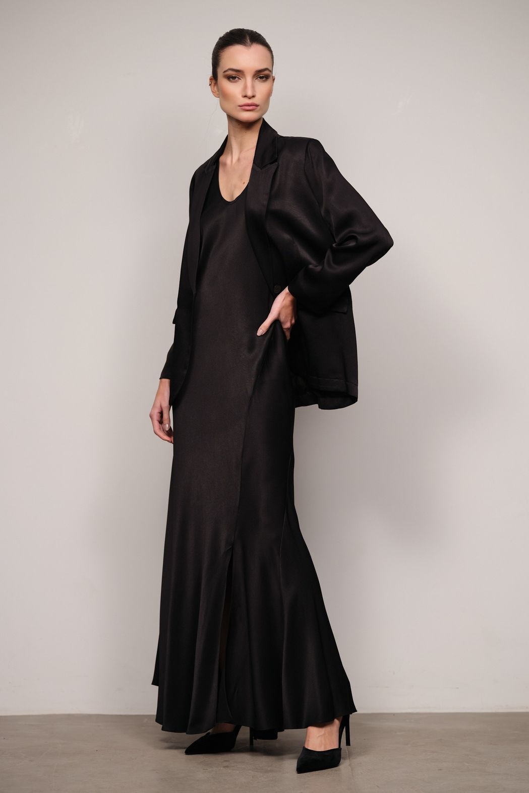 Vestido Crepe  Acetinado Preto Helena