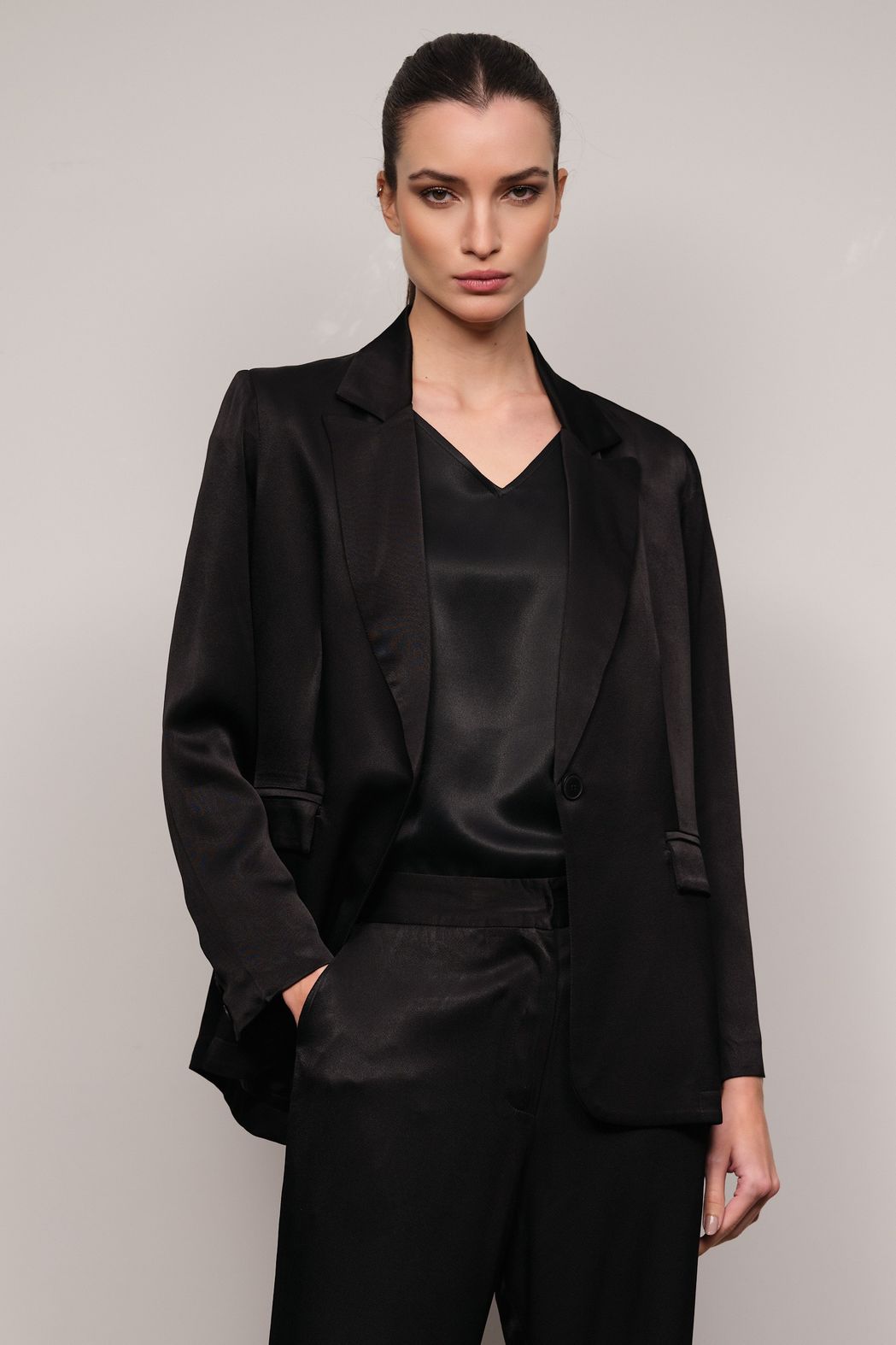 Blazer Crepe Acetinado Preto Helena