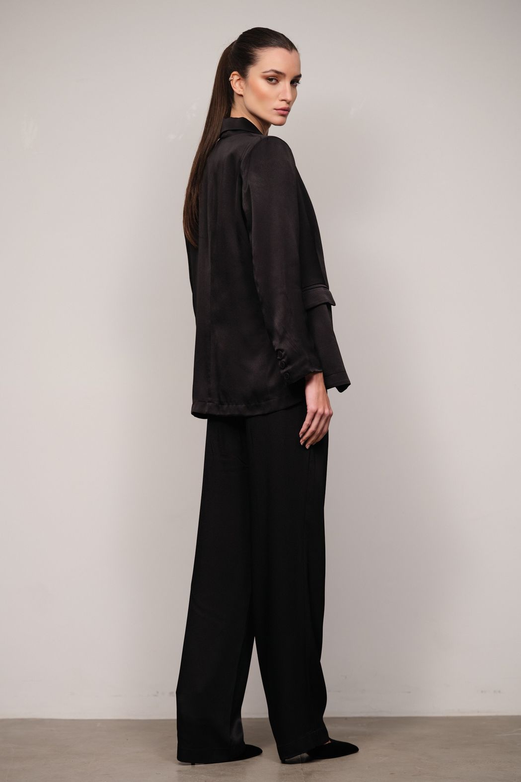 Blazer Crepe Acetinado Preto Helena