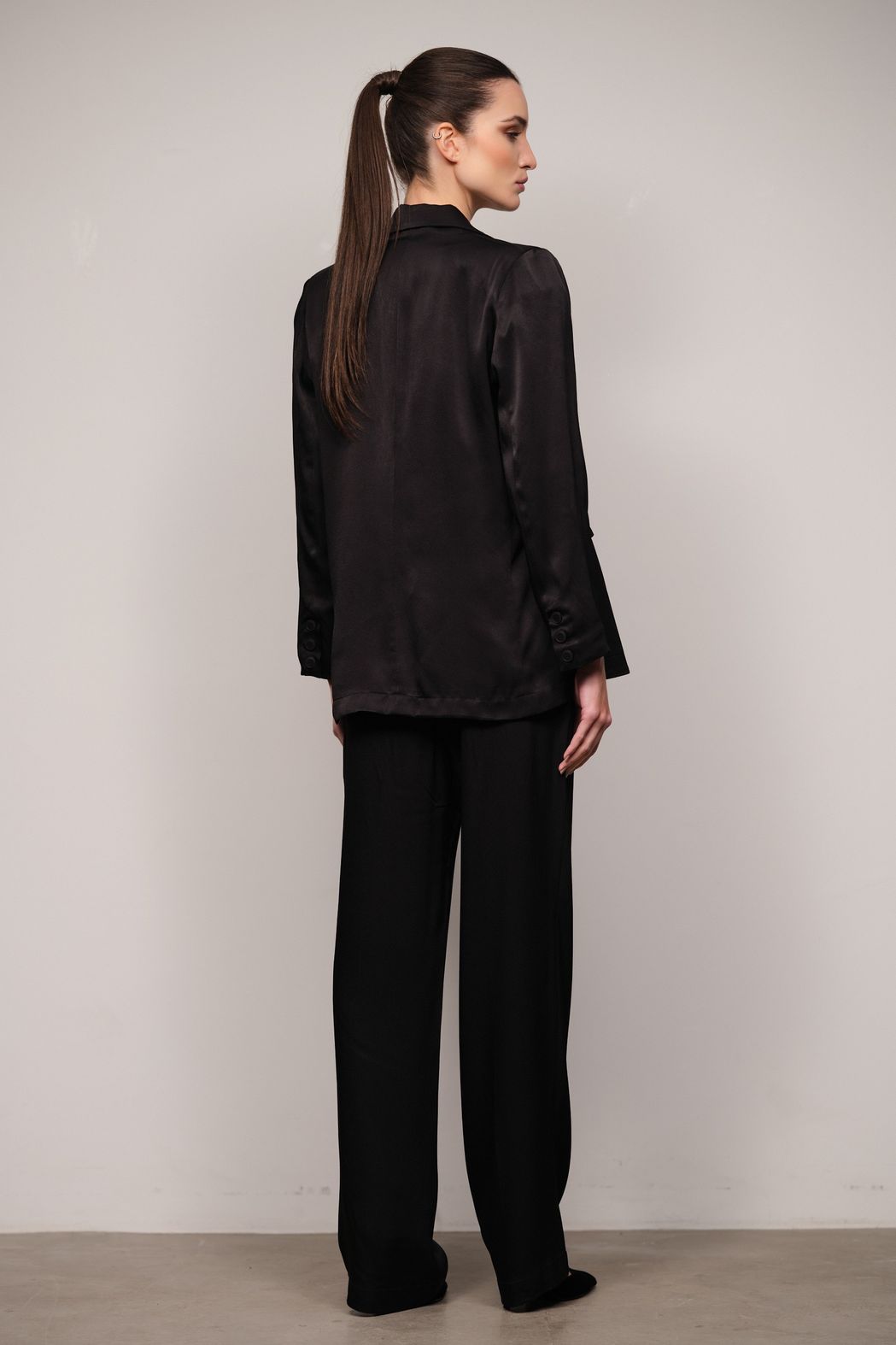 Blazer Crepe Acetinado Preto Helena
