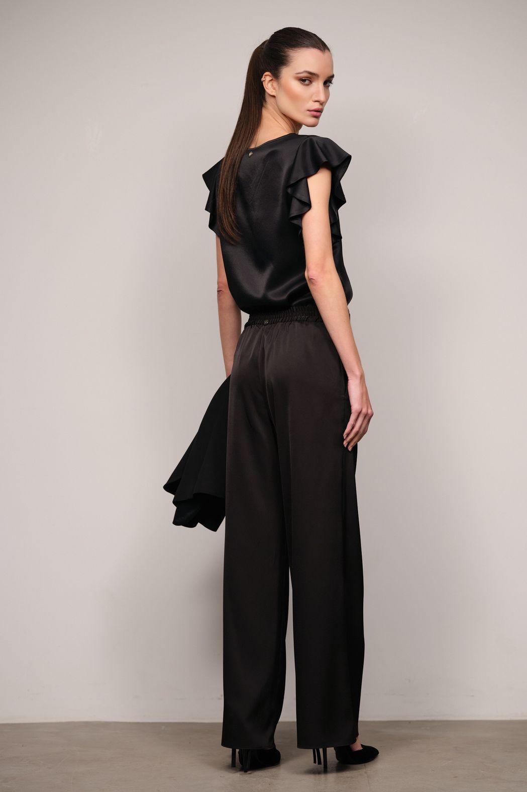 Blusa Crepe Acetinado Preta Alicia