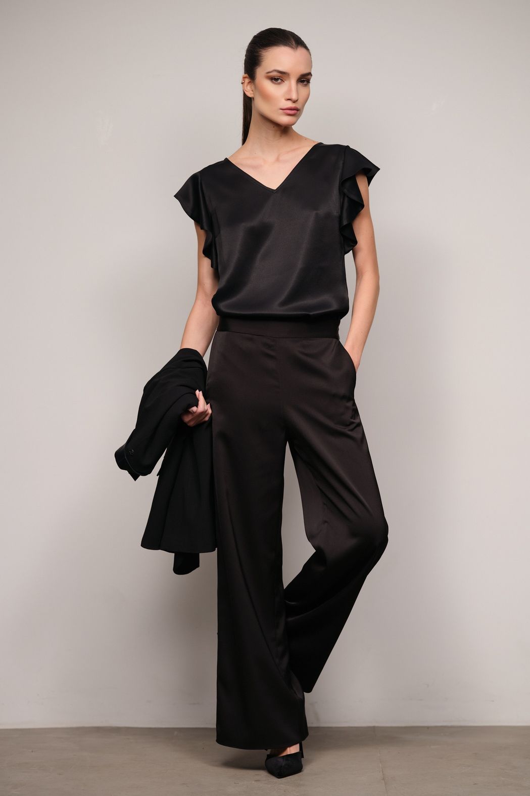 Blusa Crepe Acetinado Preta Alicia
