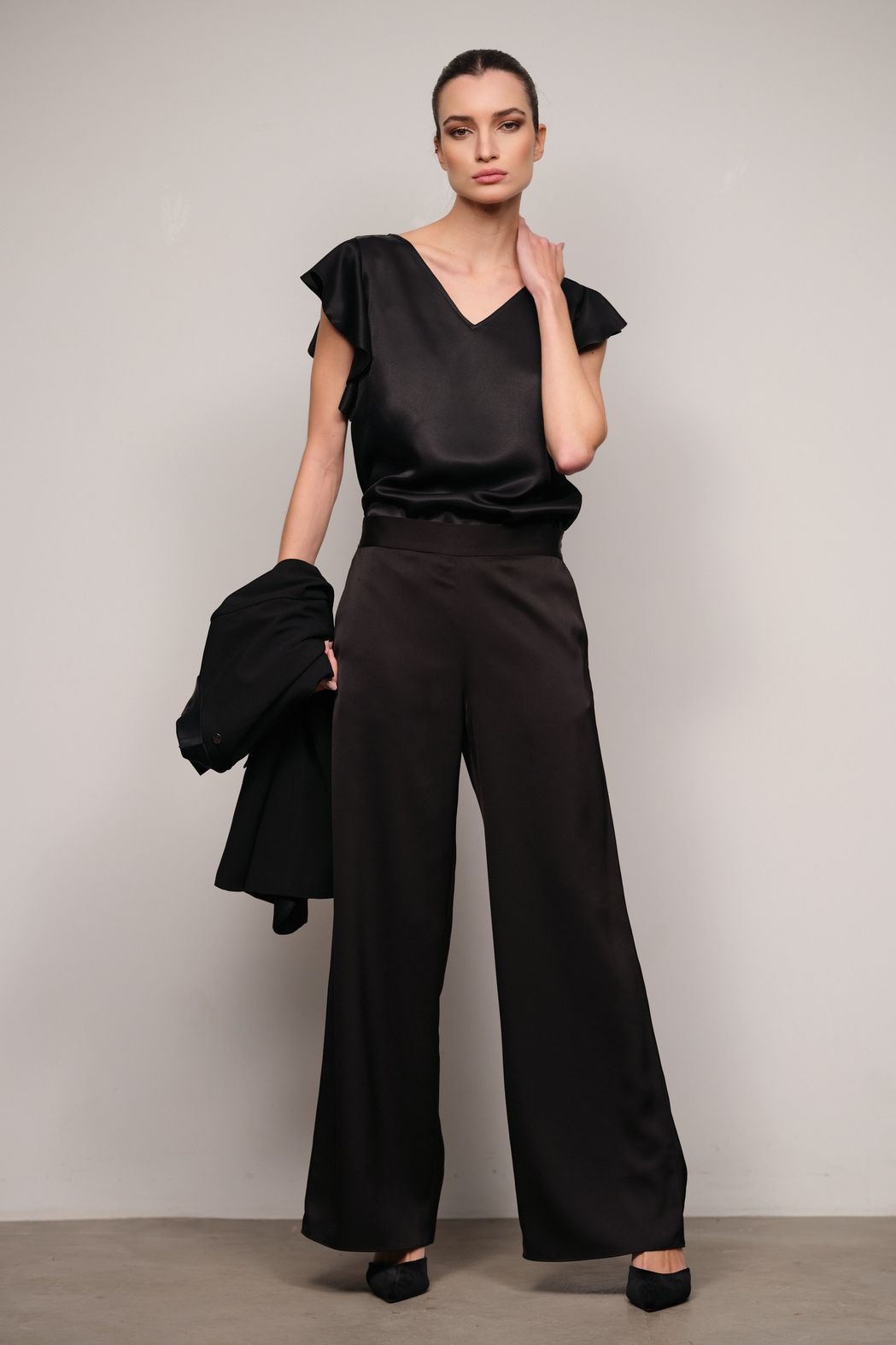 Blusa Crepe Acetinado Preta Alicia