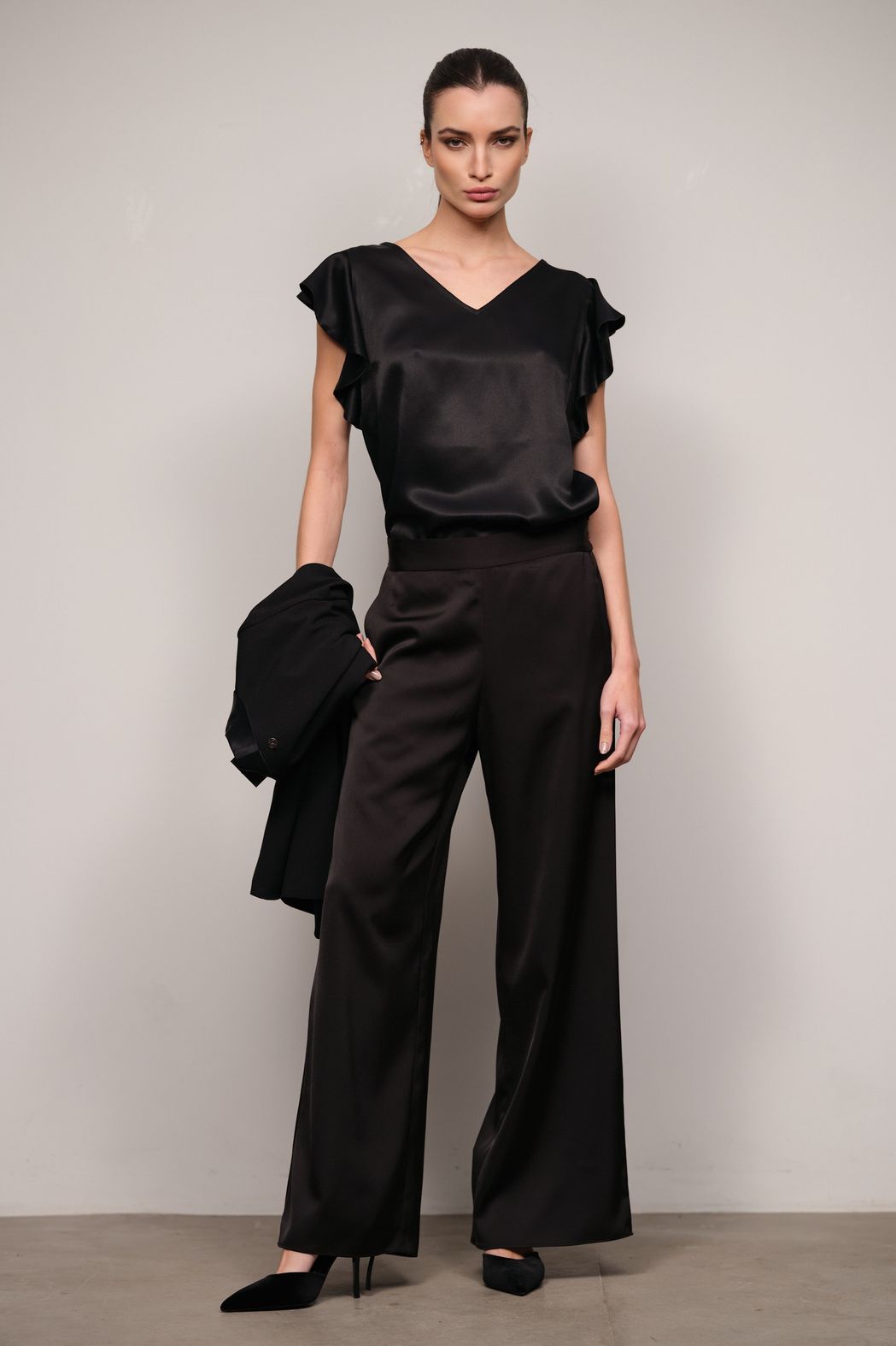 Blusa Crepe Acetinado Preta Alicia