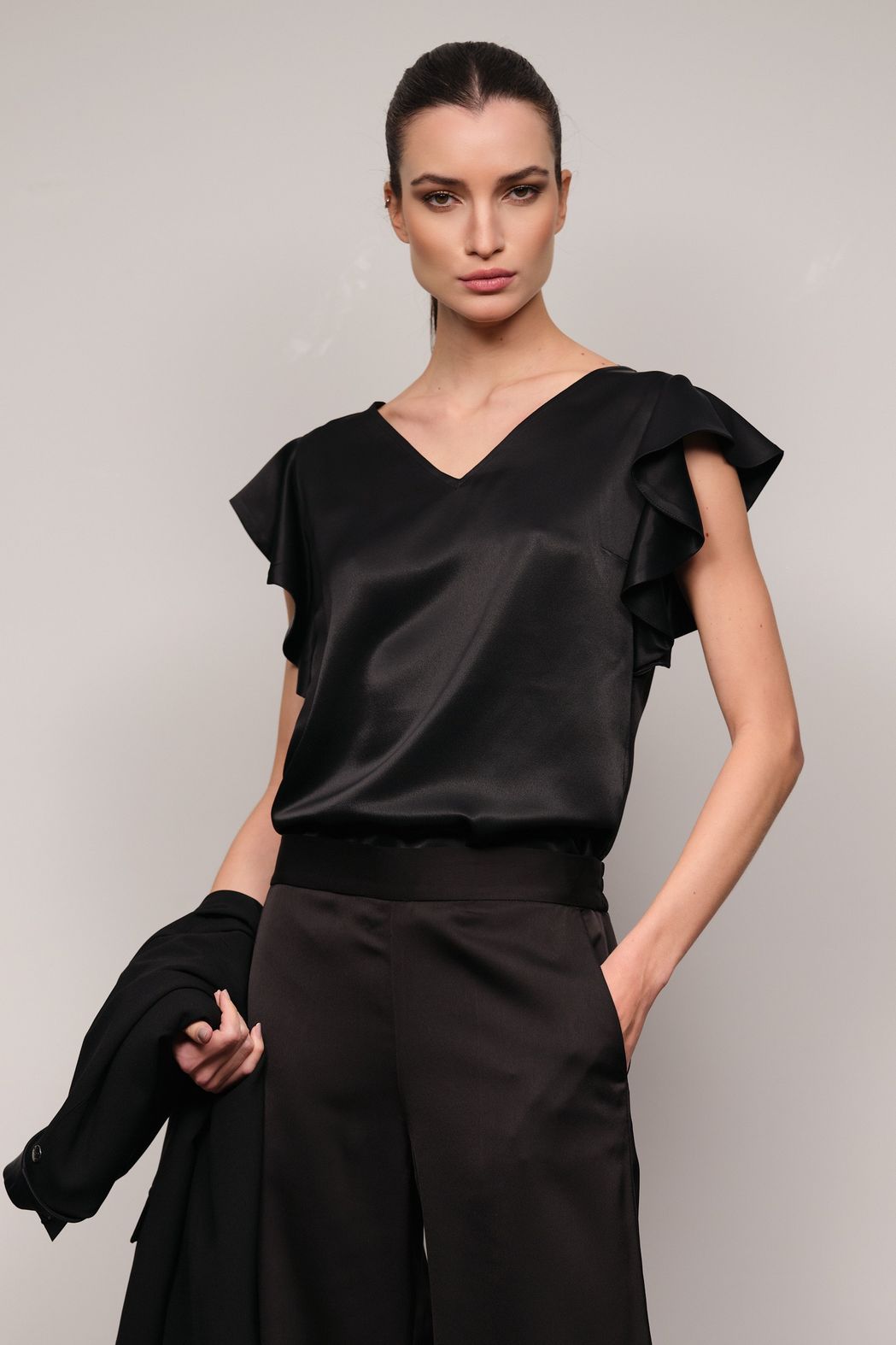 Blusa Crepe Acetinado Preta Alicia