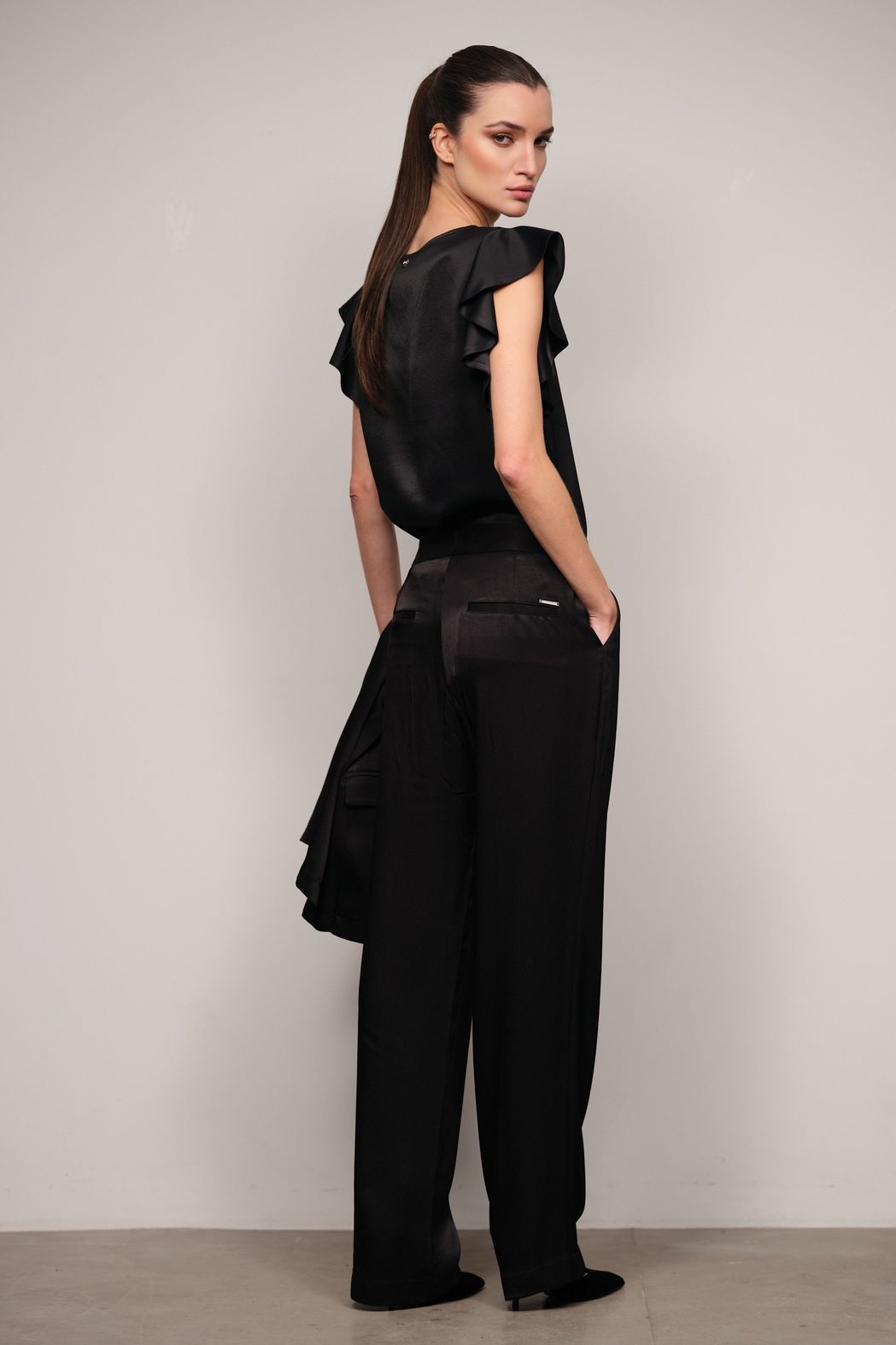 Blusa Crepe Acetinado Preta Alicia