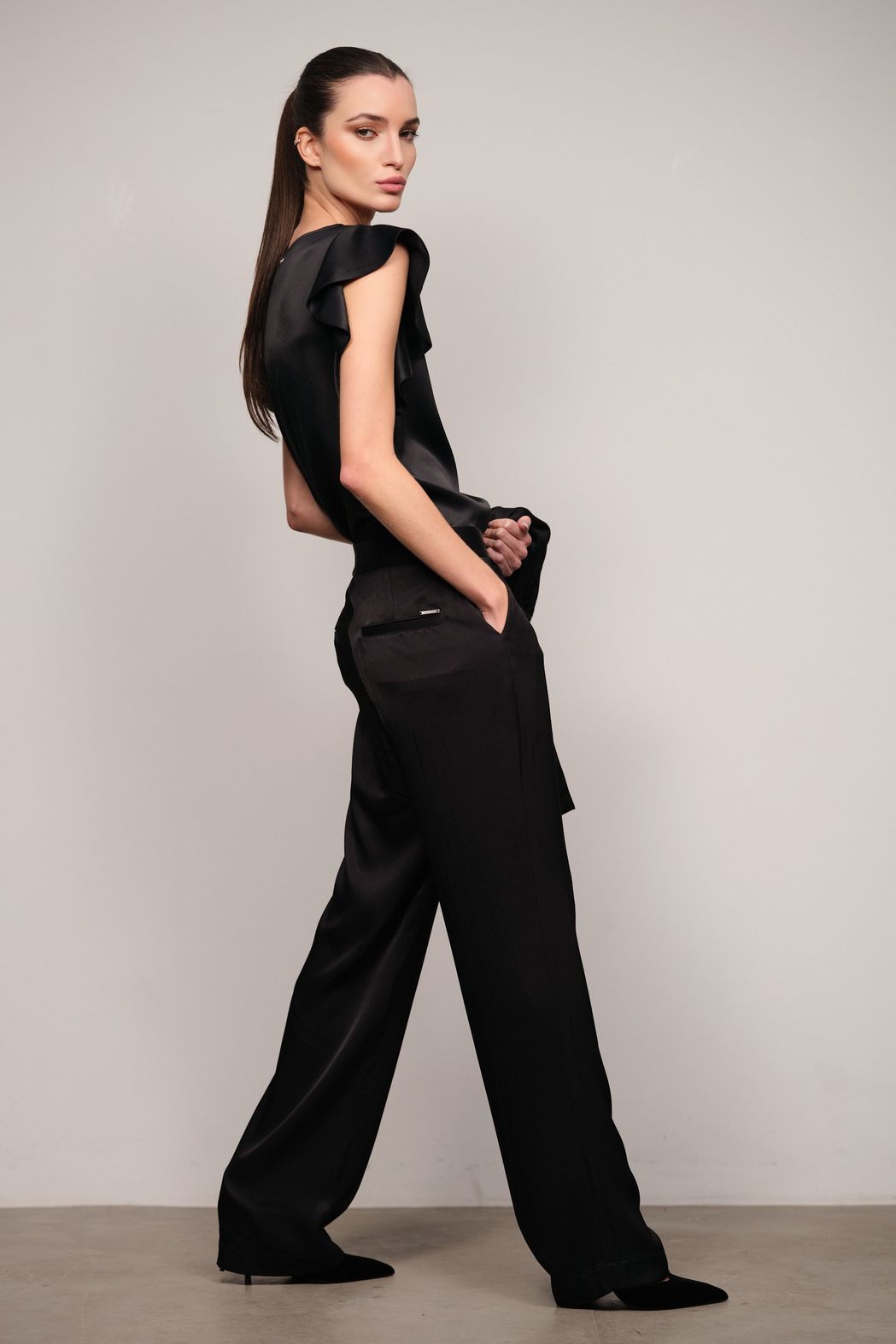 Blusa Crepe Acetinado Preta Alicia