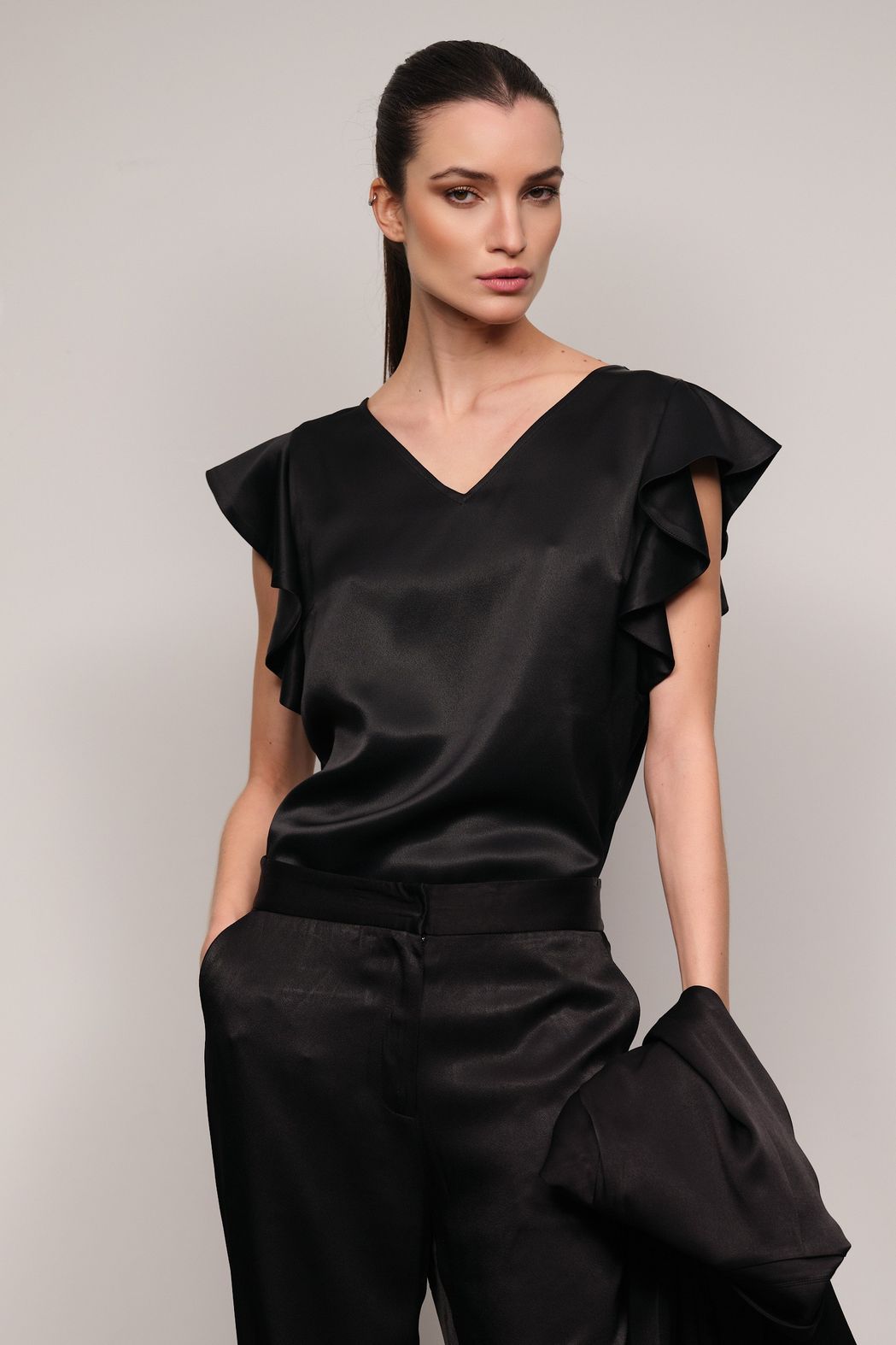 Blusa Crepe Acetinado Preta Alicia