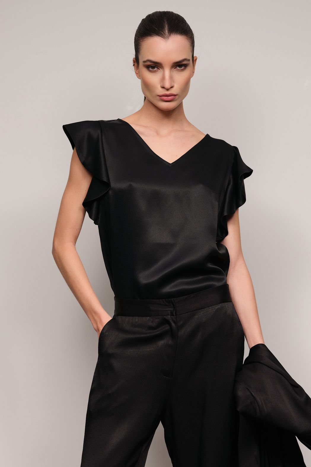 Blusa Crepe Acetinado Preta Alicia