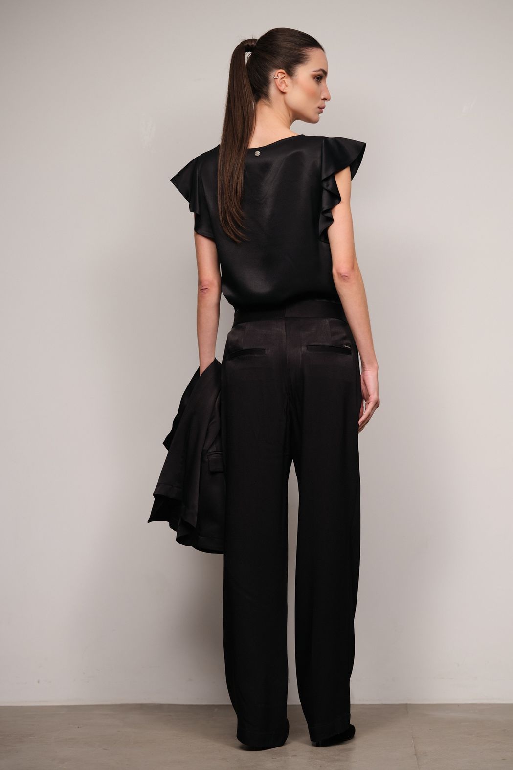Blusa Crepe Acetinado Preta Alicia