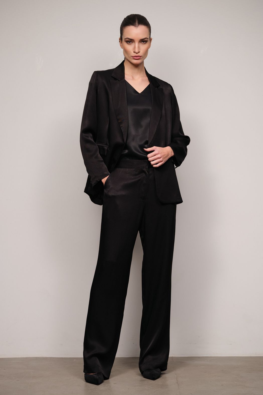 Calça Crepe Acetinado Preto Helena
