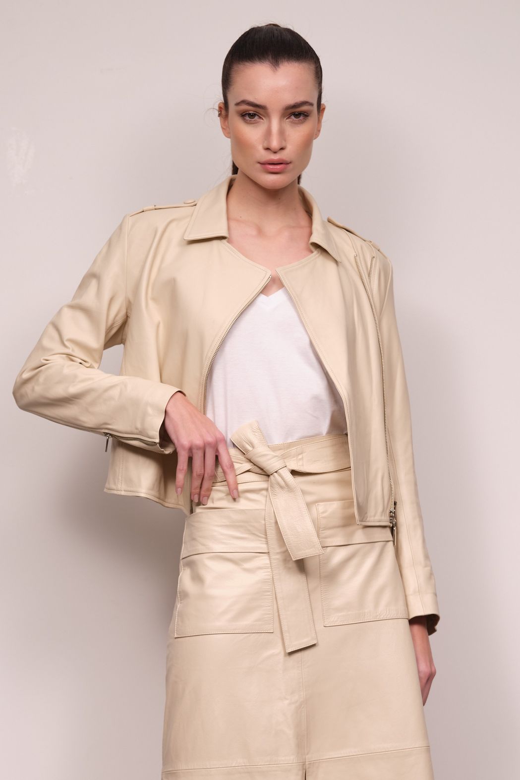 Jaqueta Perfecto Couro Pelica Bege Maisa