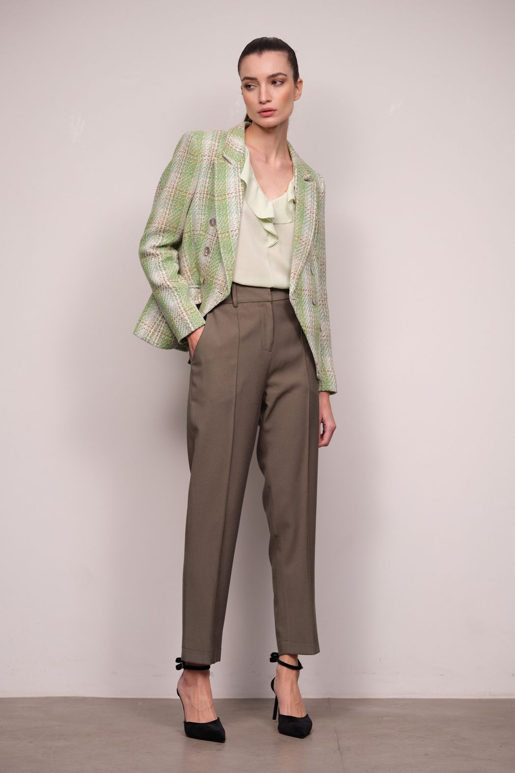 Calça Reta Alfaiataria  Viscolinho Verde Maitê