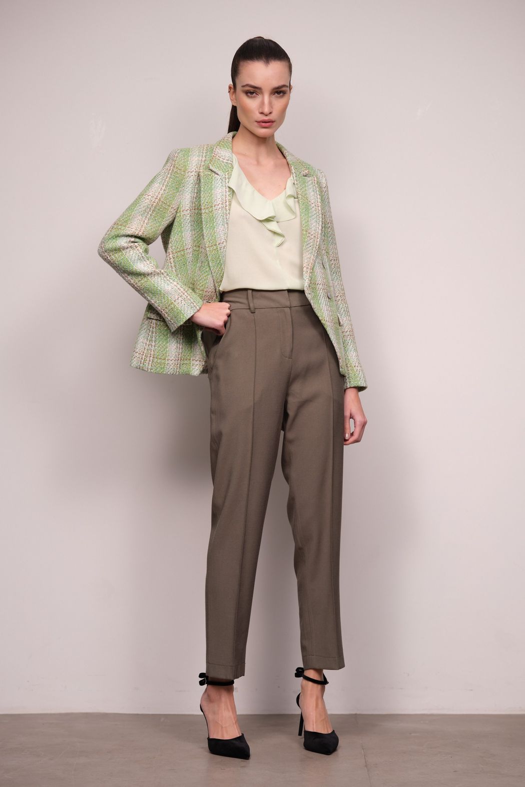 Calça Reta Alfaiataria  Viscolinho Verde Maitê