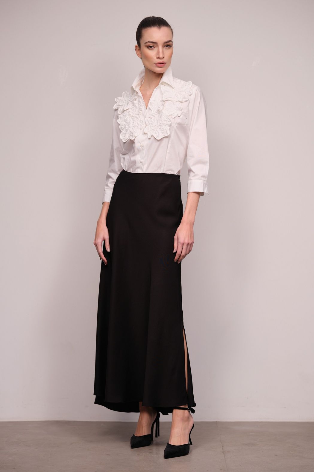 Saia Evasê Longa Crepe Acetinado Preto Helena