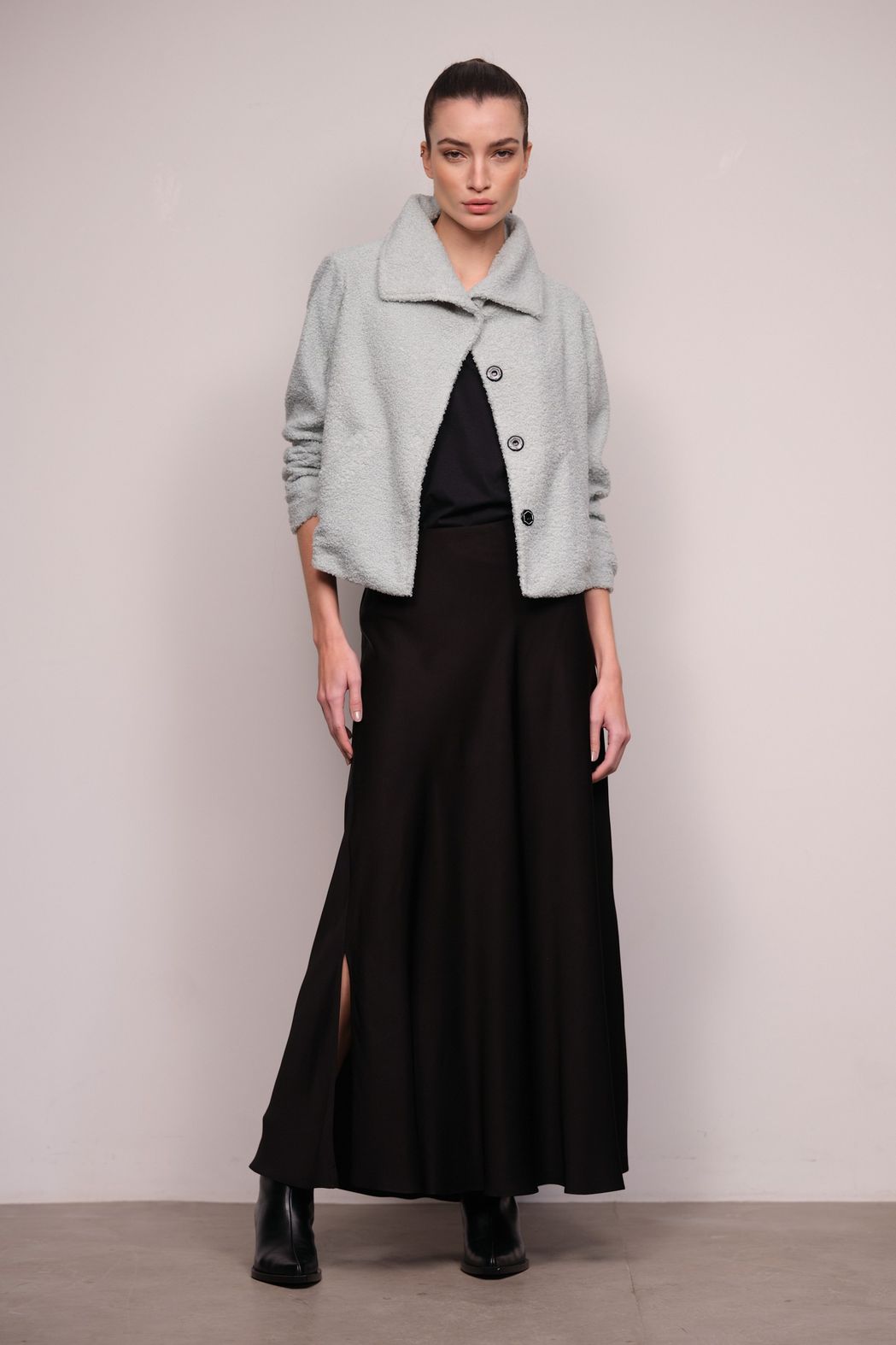 Saia Evasê Longa Crepe Acetinado Preto Helena