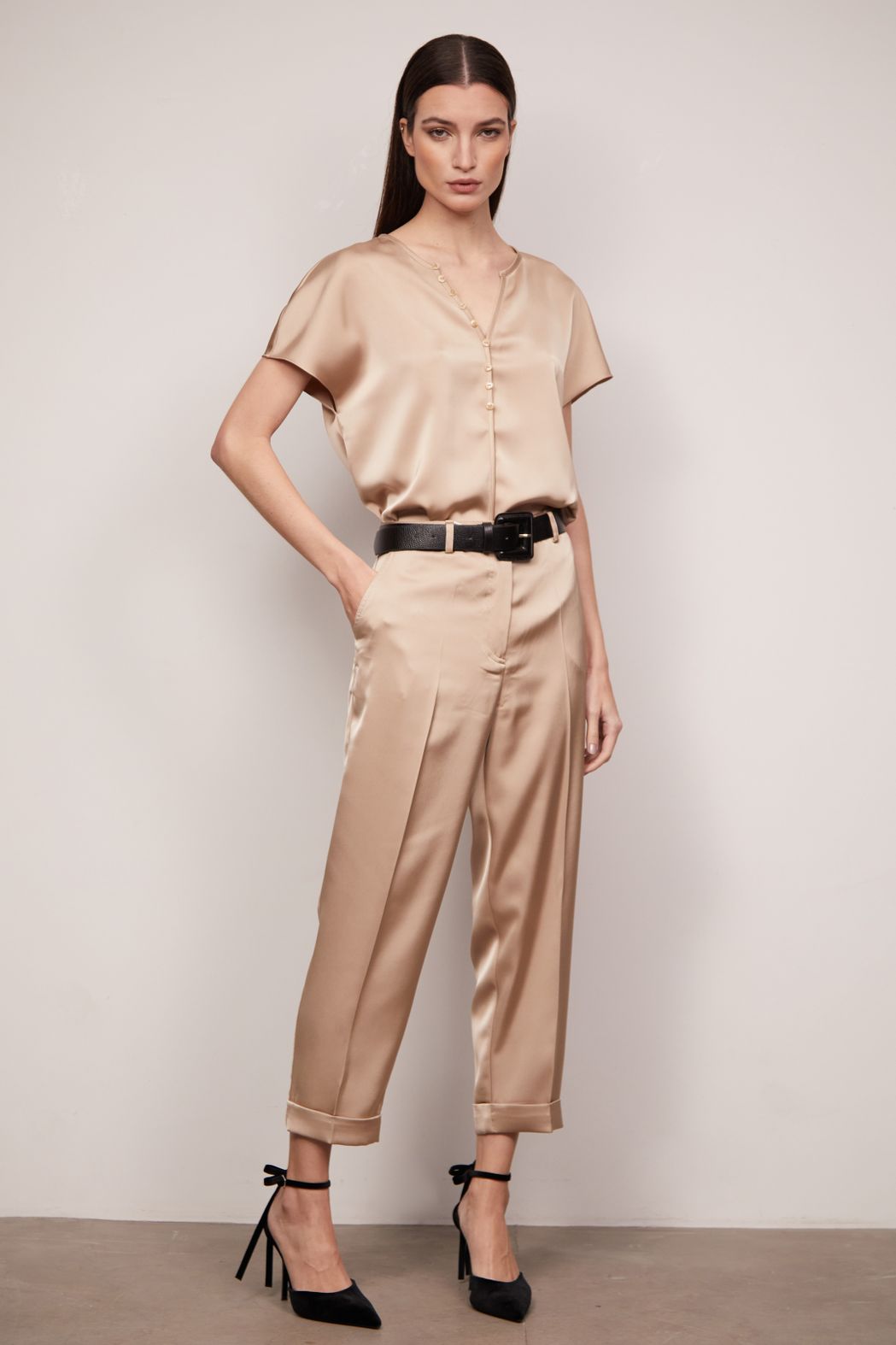 Calça Alfaiataria em Crepe de Cetim Olivia