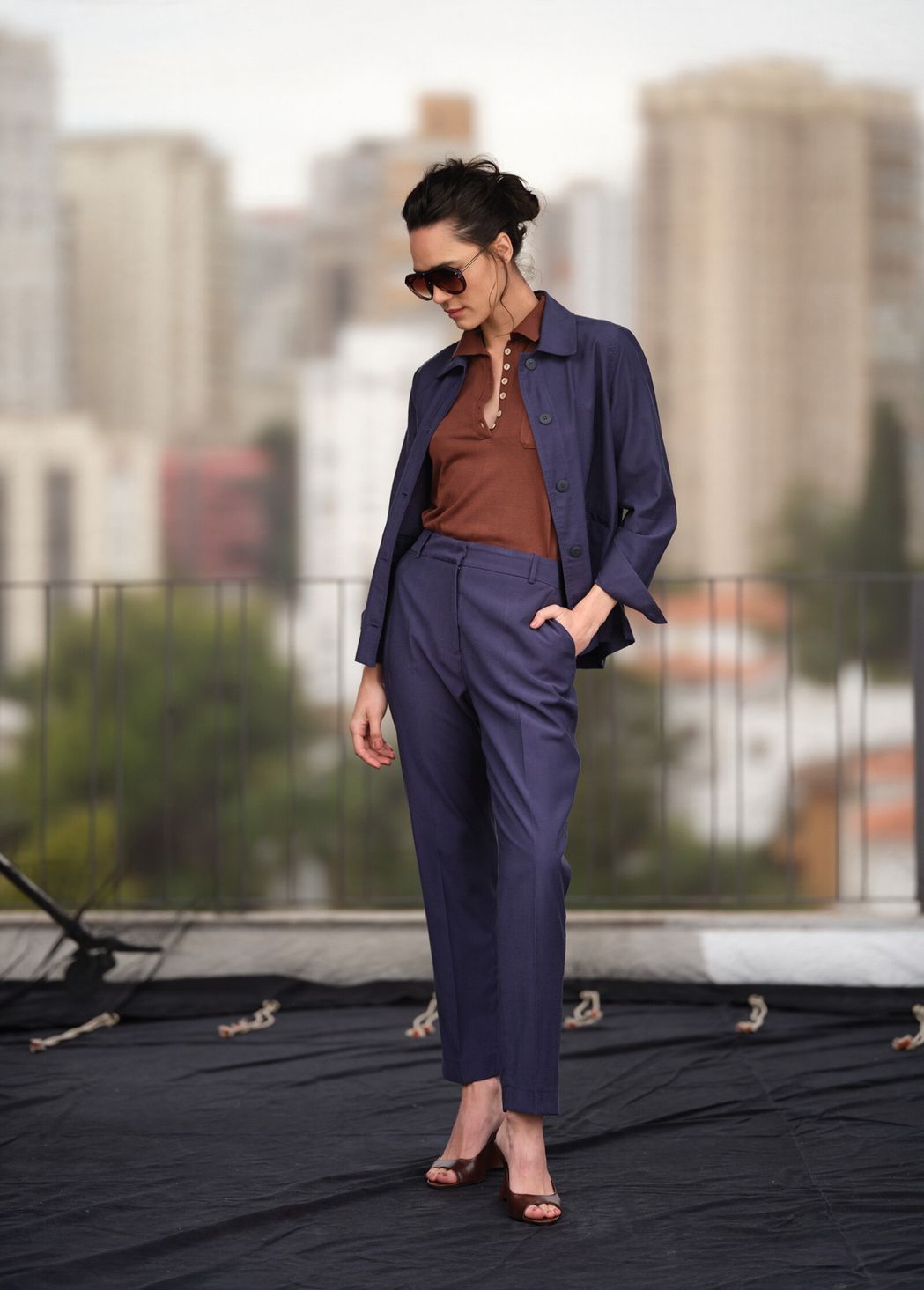 Calça Reta em Sarja Azul Sofia
