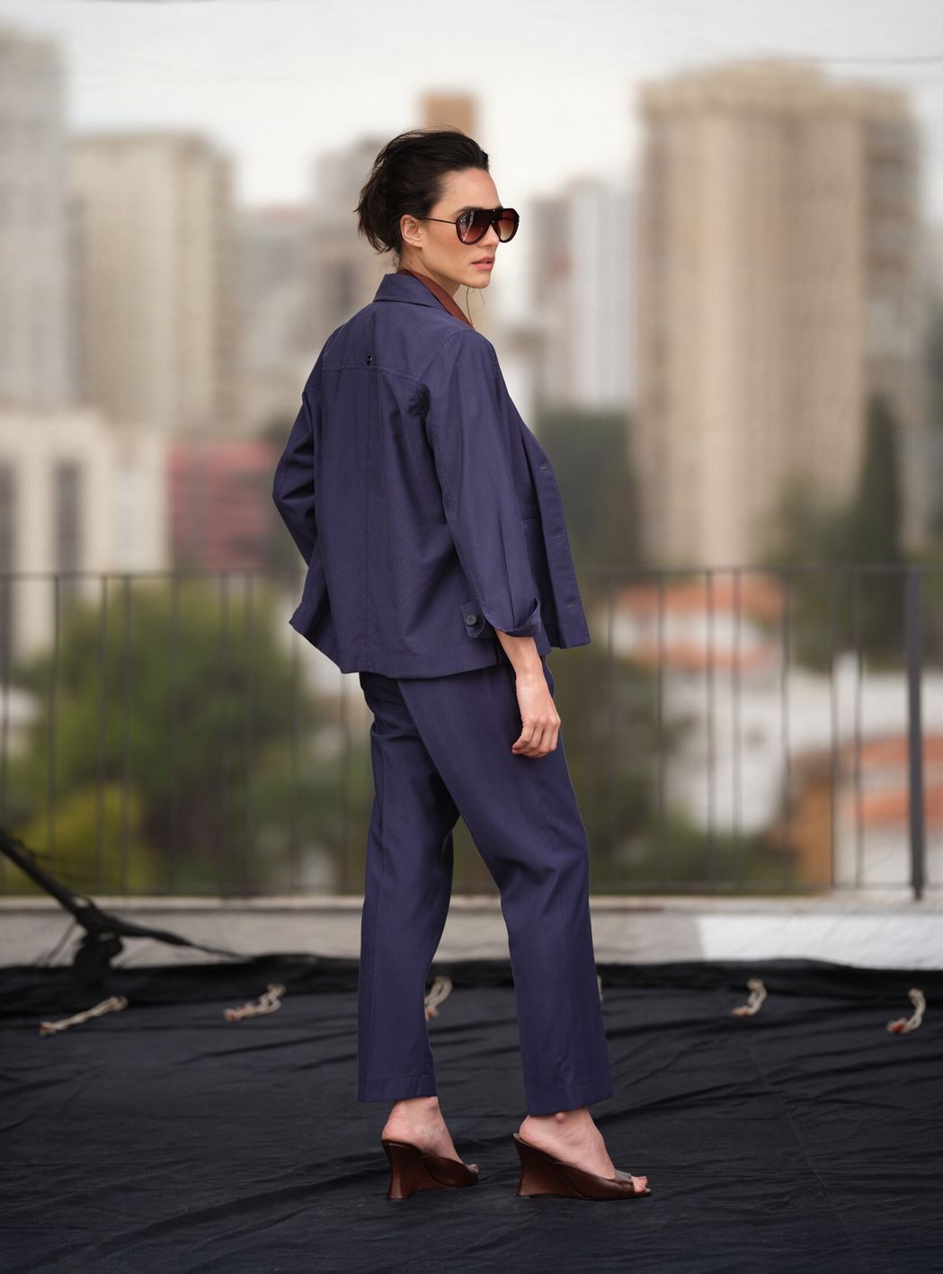 Calça Reta em Sarja Azul Sofia