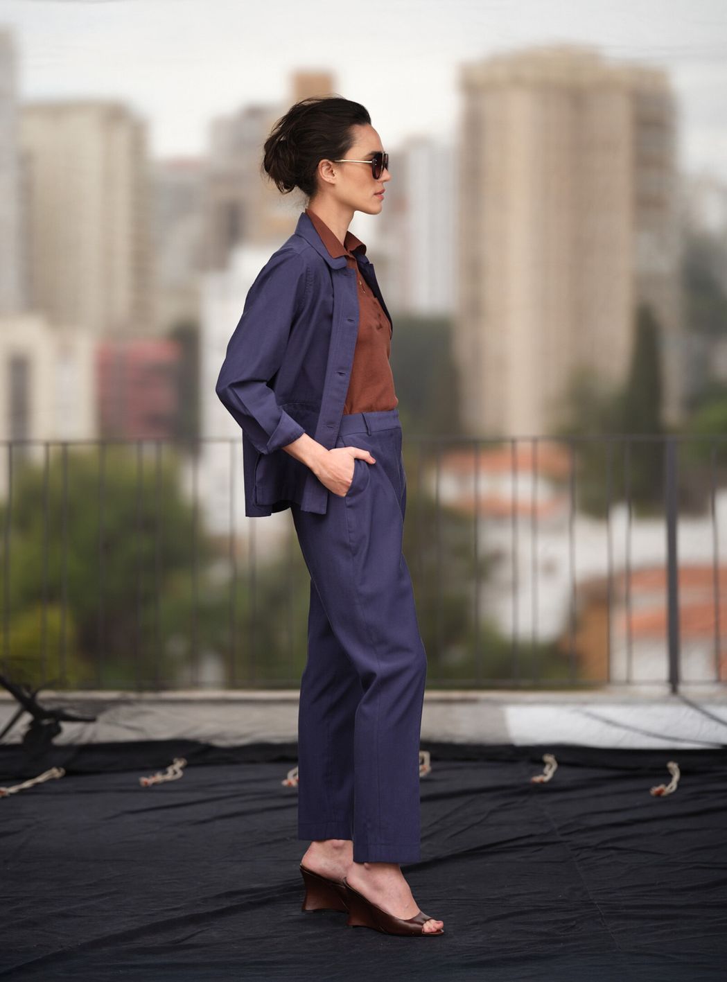 Calça Reta em Sarja Azul Sofia
