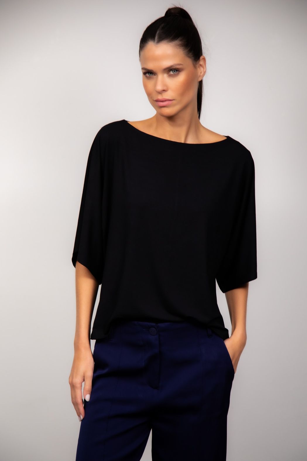Blusa Ampla em Viscose Preto Tereza