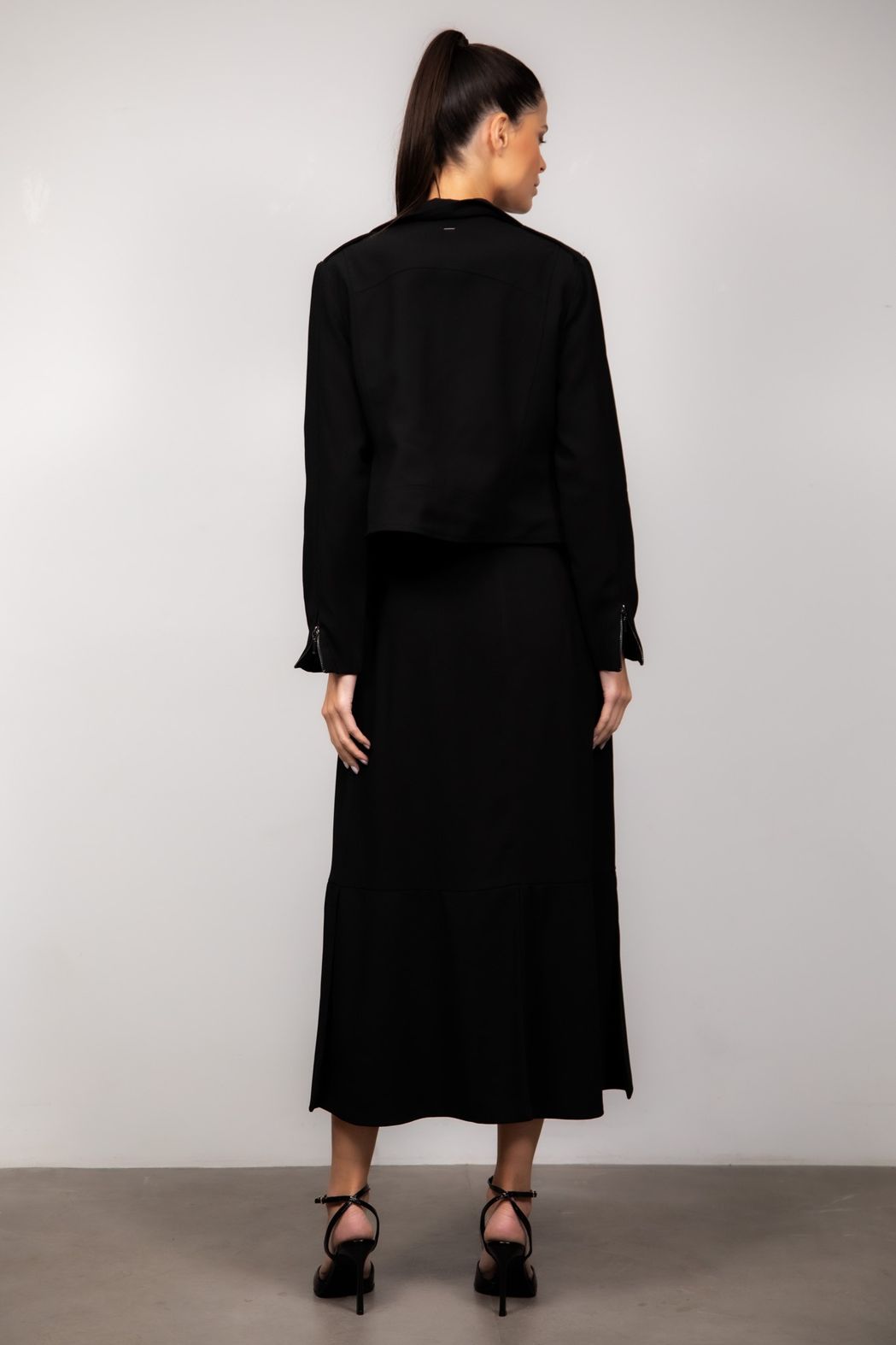 Saia Midi Crepe Preto Marcela