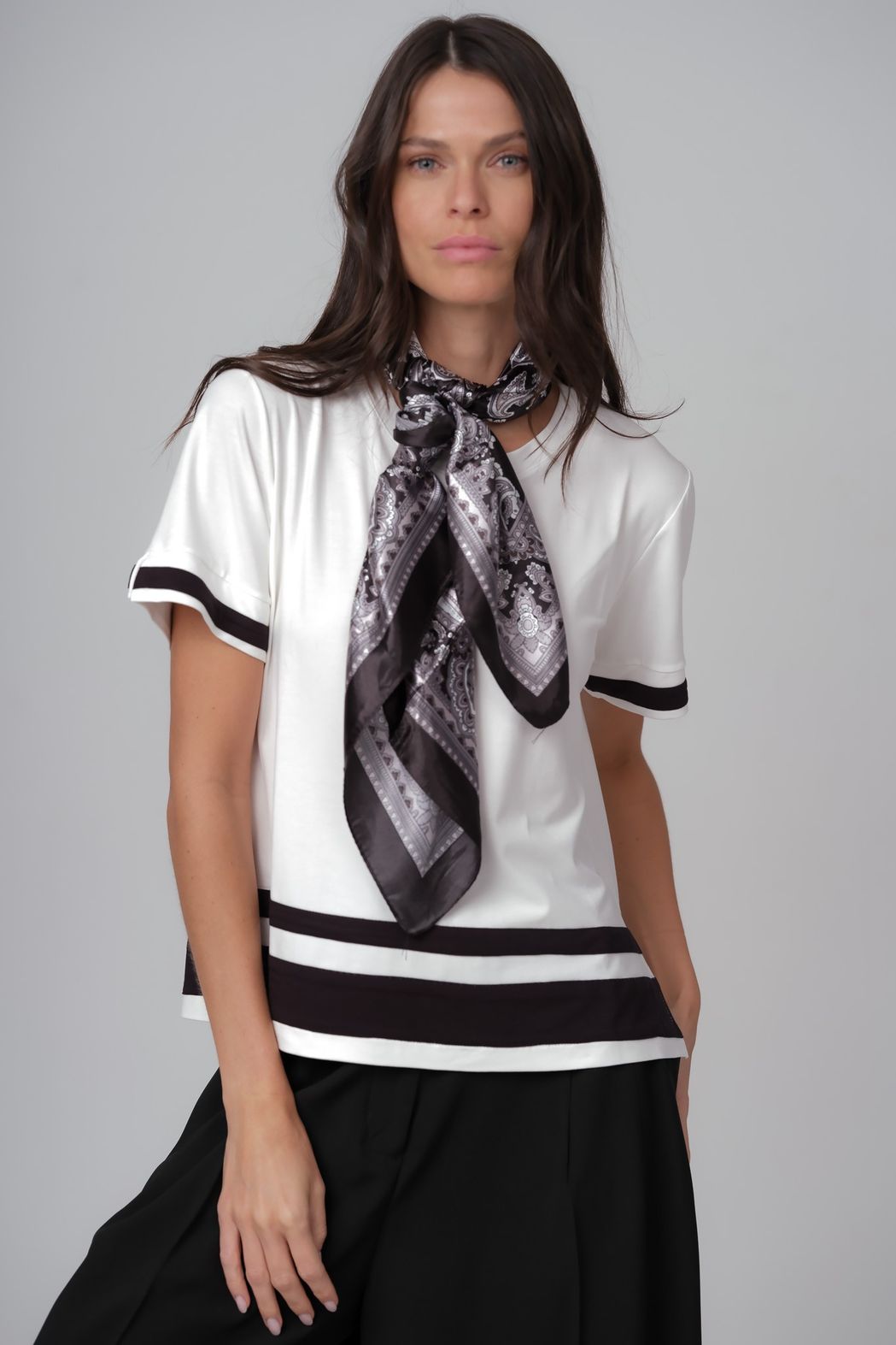 Lenço Estampado Preto Livia