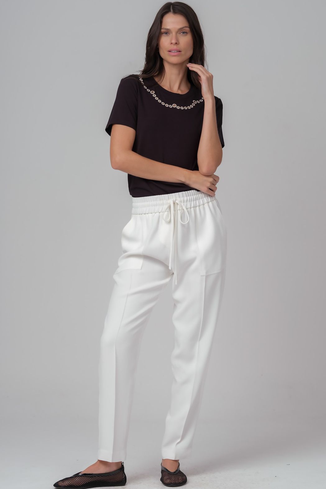 Blusa com Bordado Preto Elaine