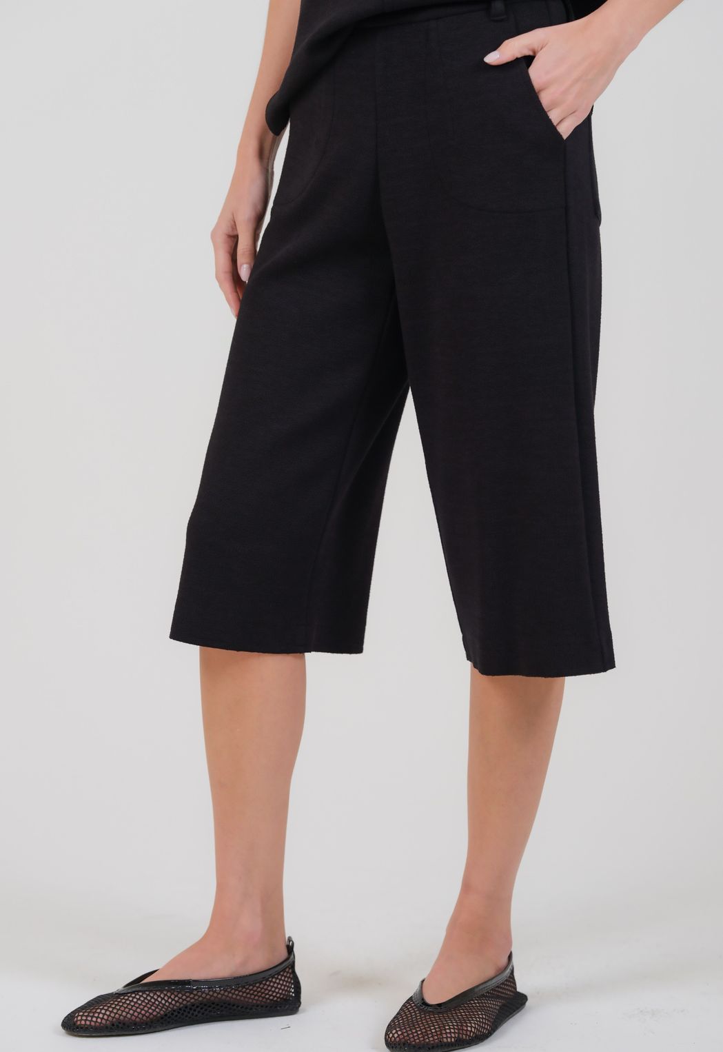 Calça Cropped em Boucle Preto Marisa