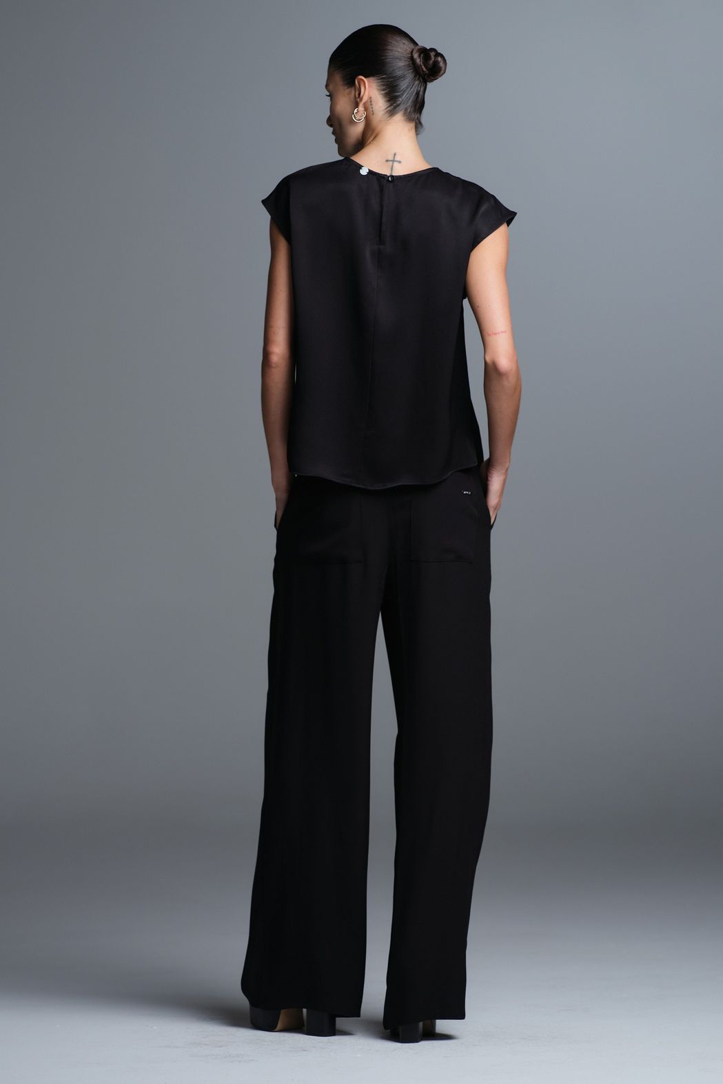 Blusa Crepe Preto Veronica CB