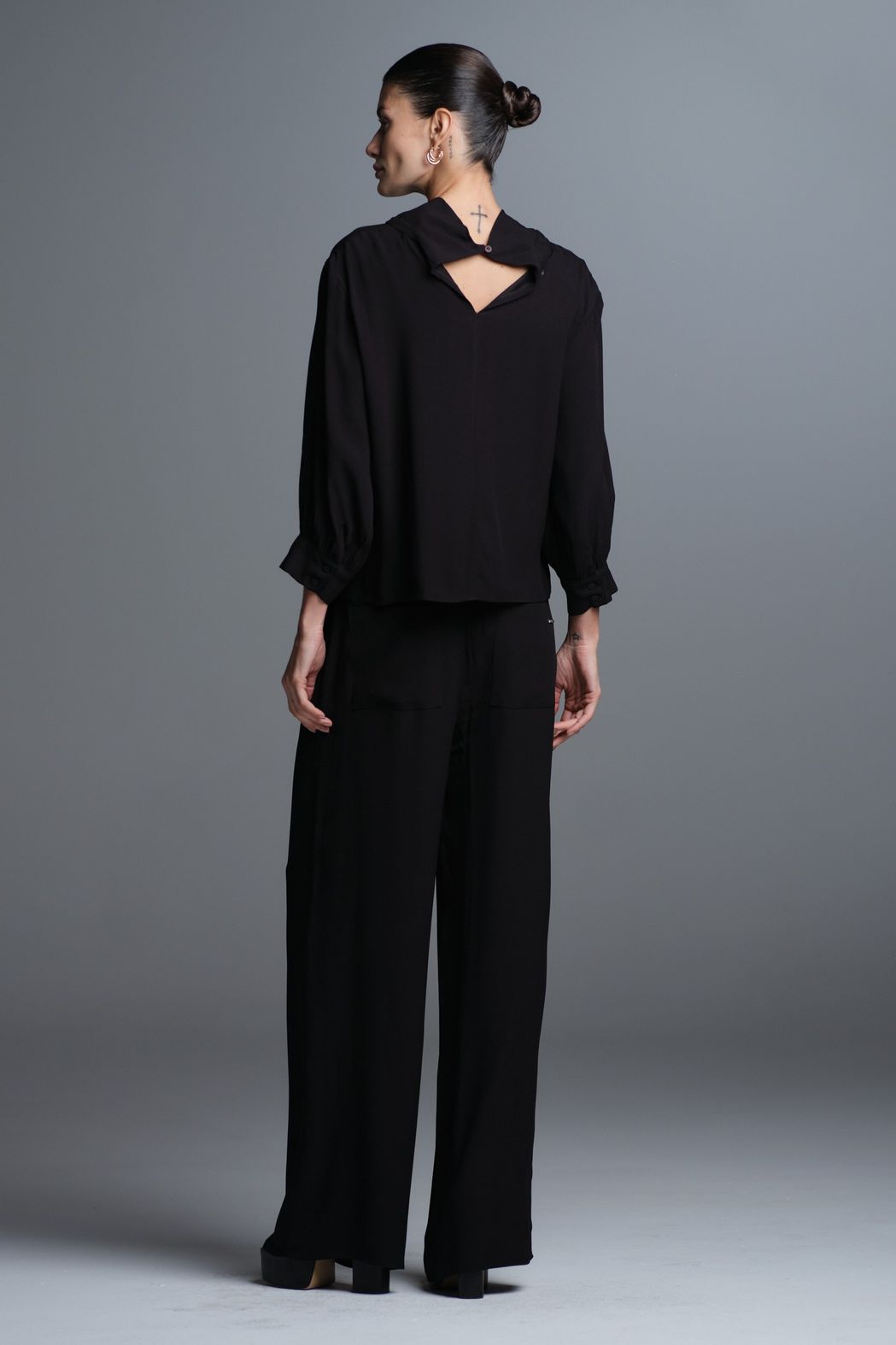 Blusa Gola Ampla Preto Antonella CB