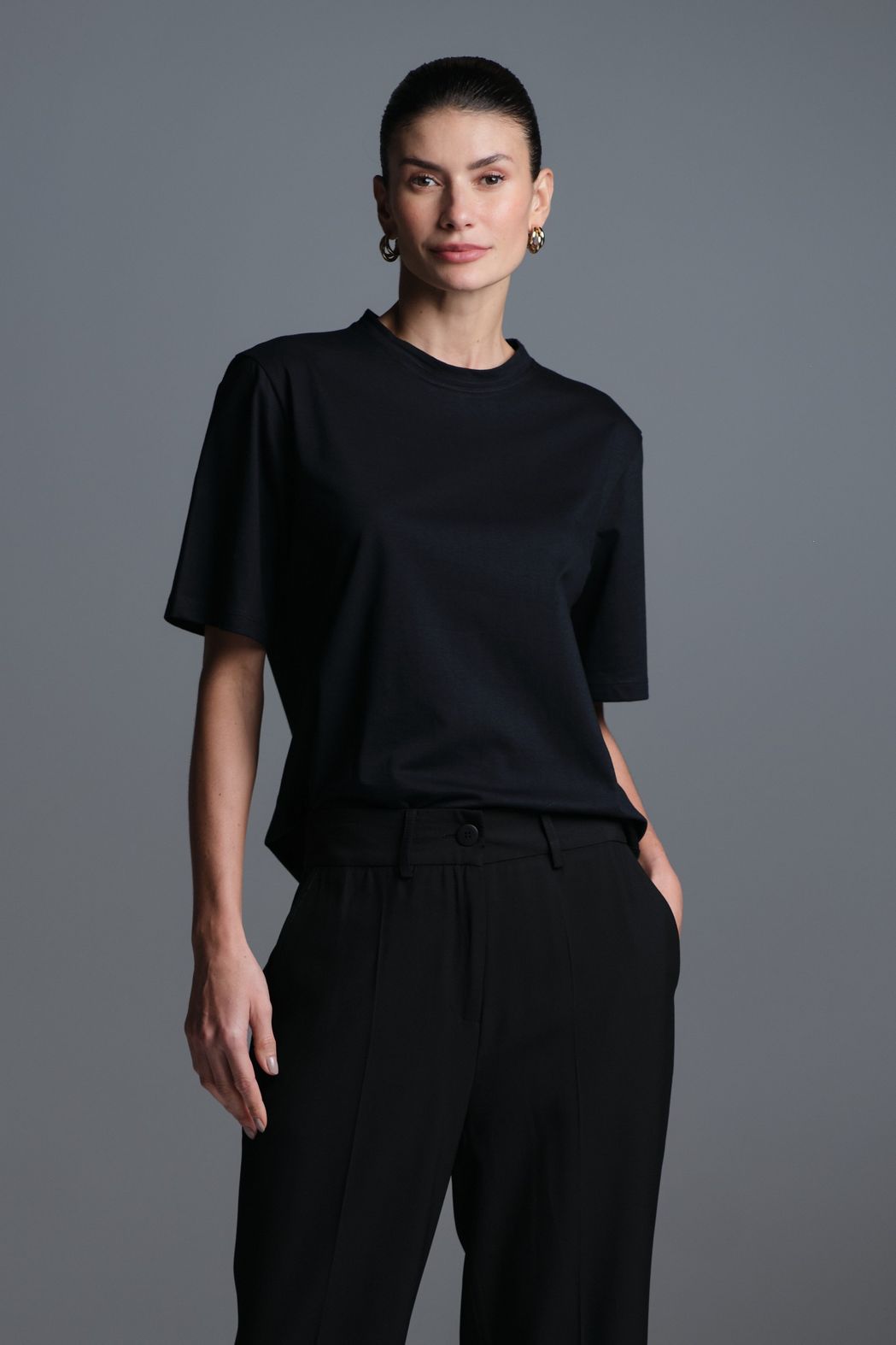 Camiseta Decote Redondo Preto Claudia