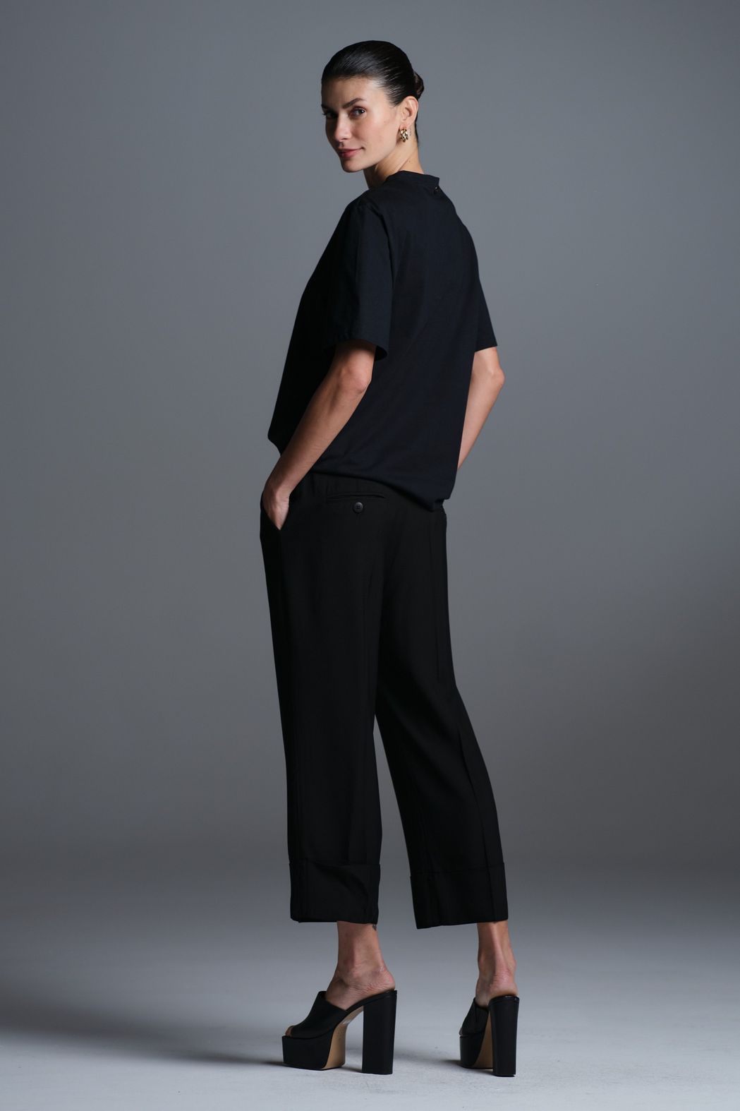 Camiseta Decote Redondo Preto Claudia