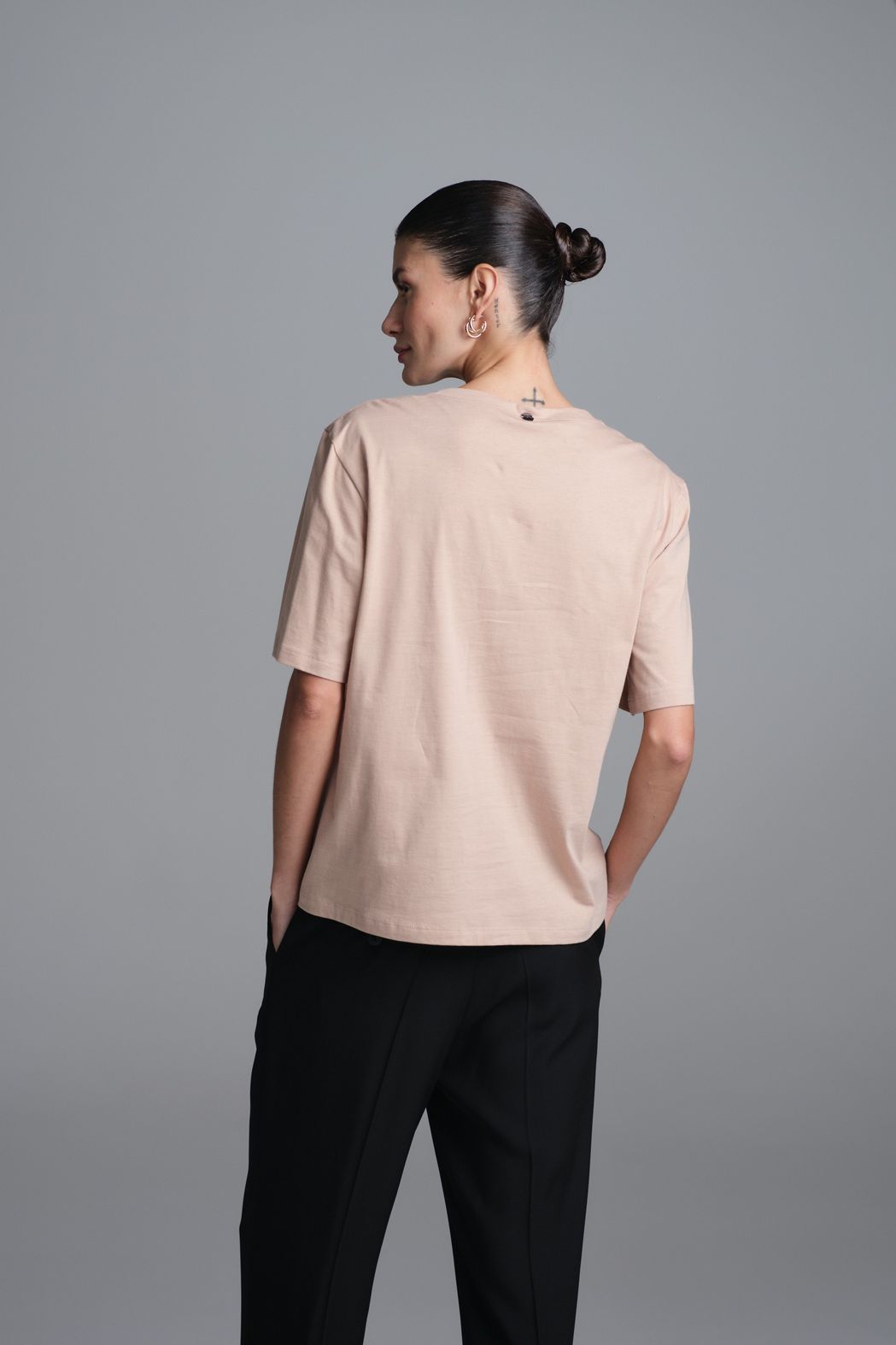 Camiseta Decote V Kraft Claudia