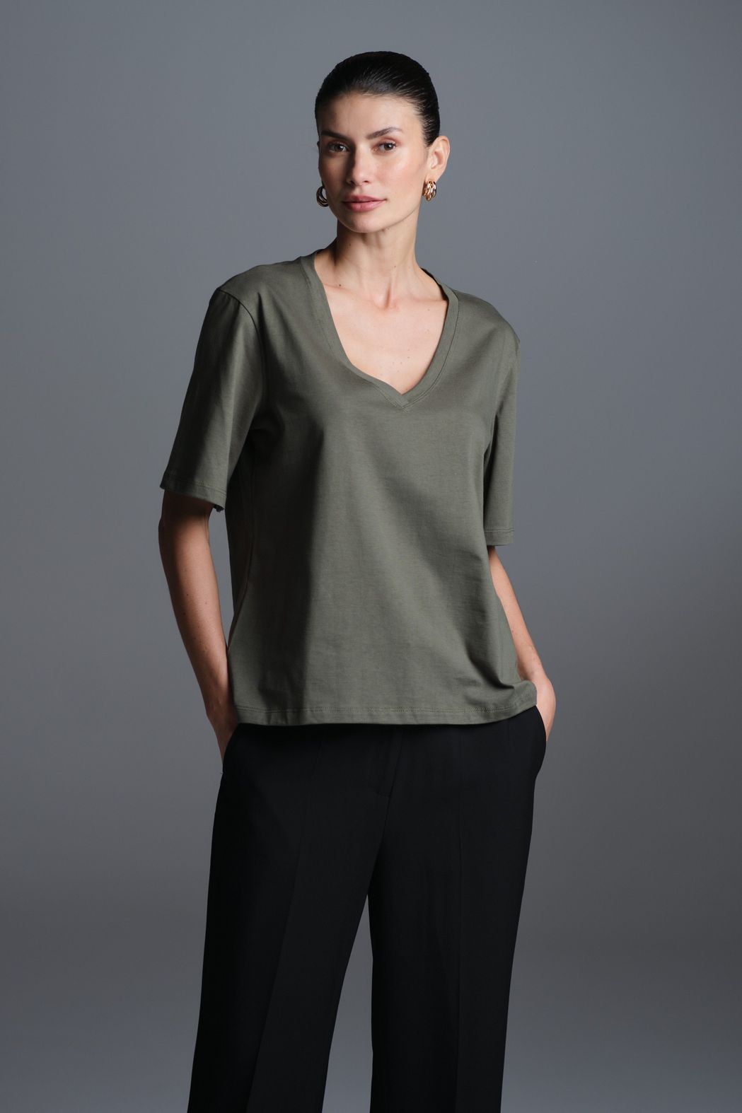 Camiseta Decote V Militar Claudia