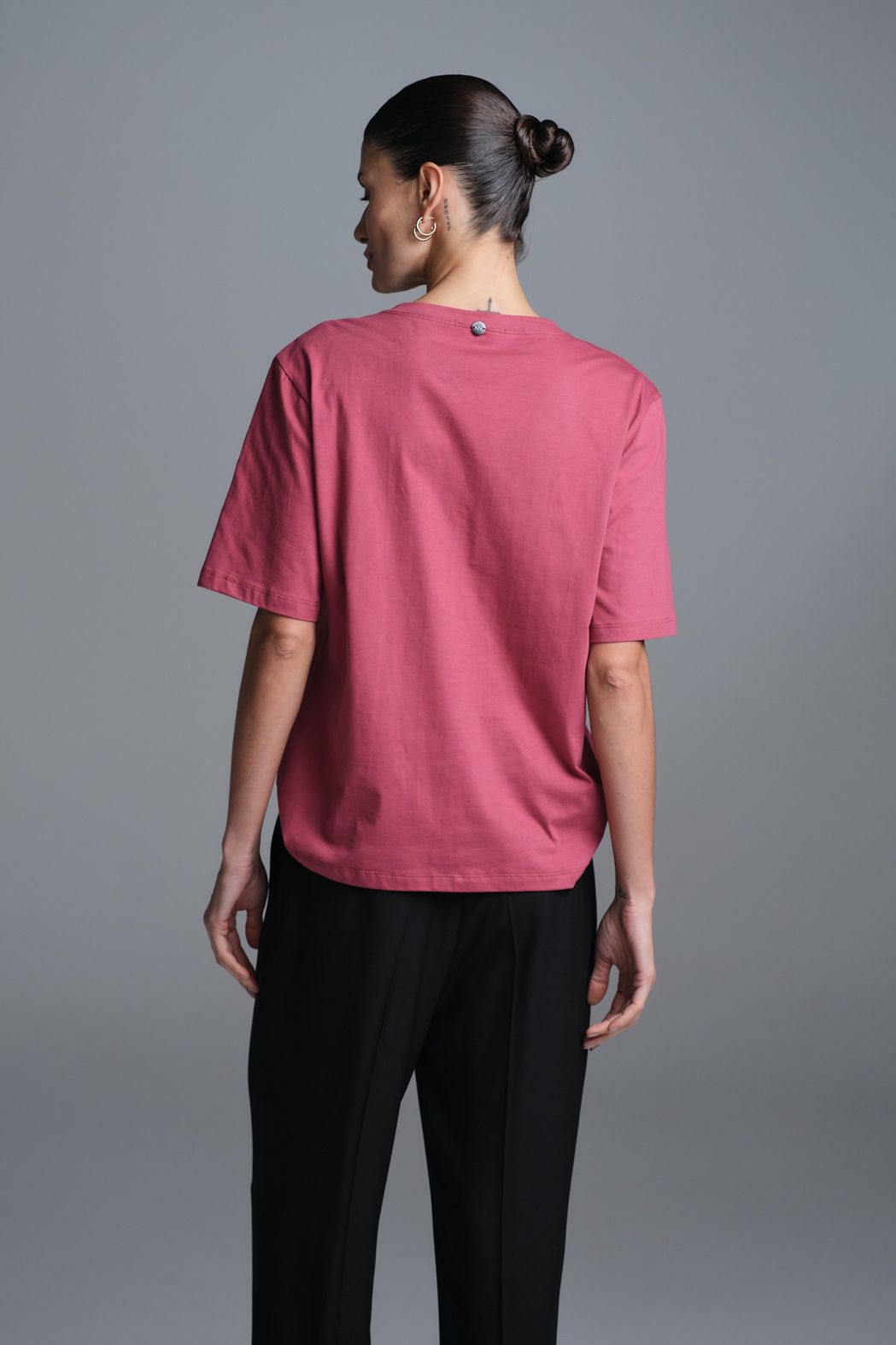 Camiseta Decote V Bordô Claudia