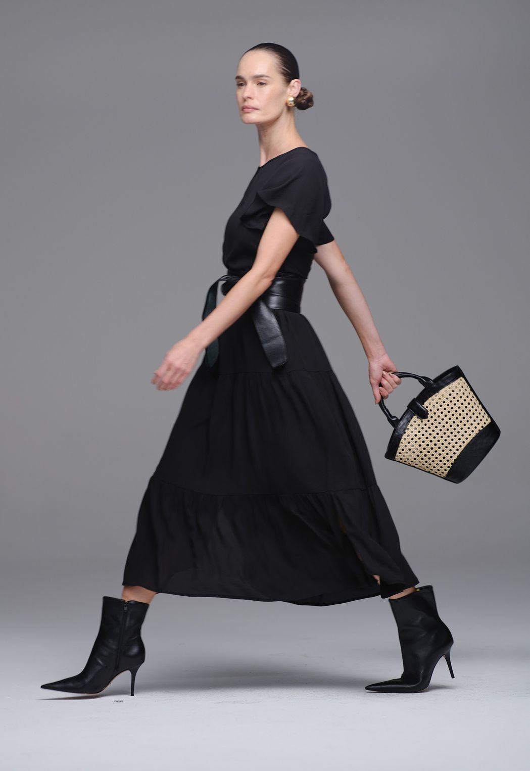 Vestido Midi Crepe Preto Lavinia