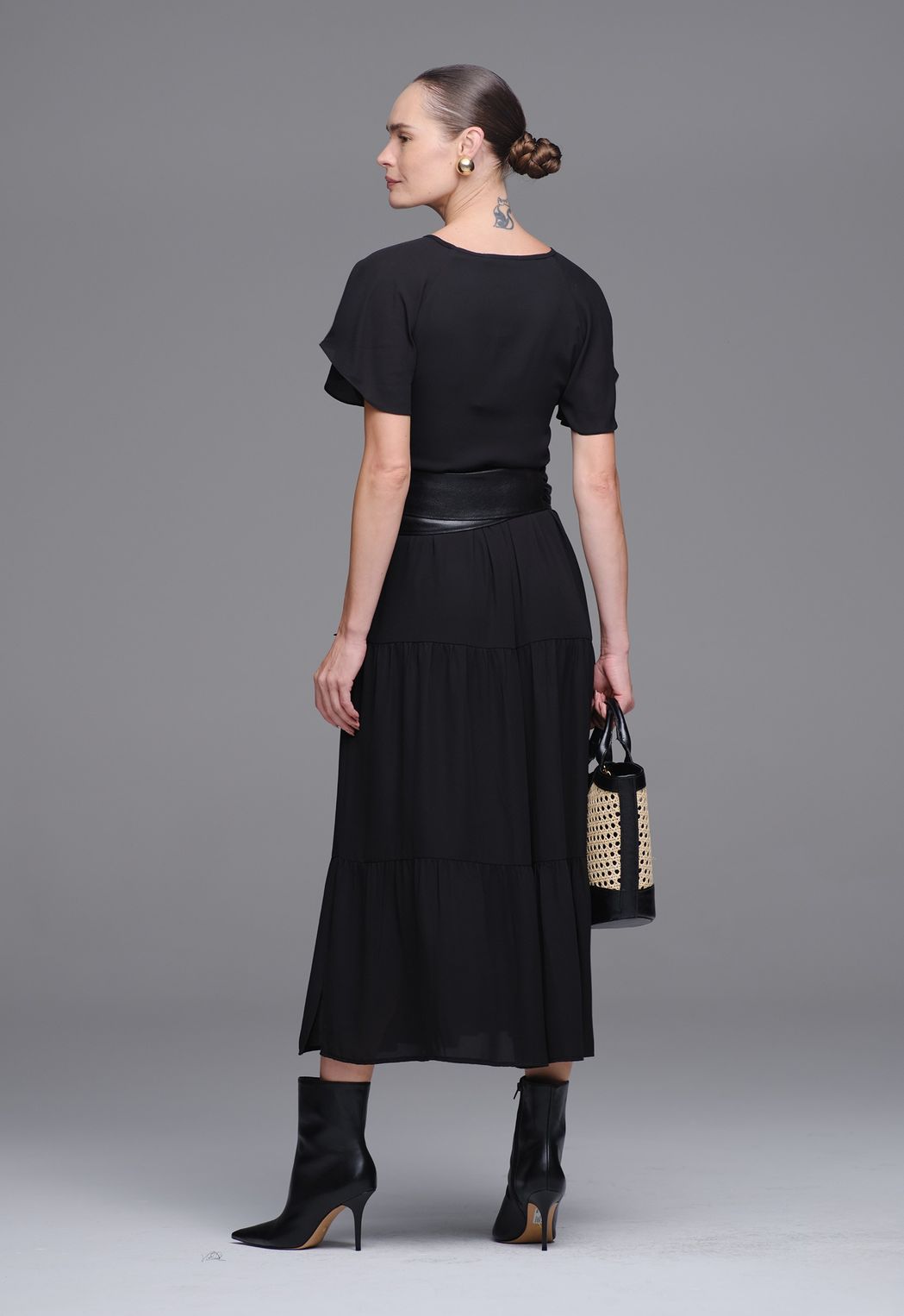 Vestido Midi Crepe Preto Lavinia