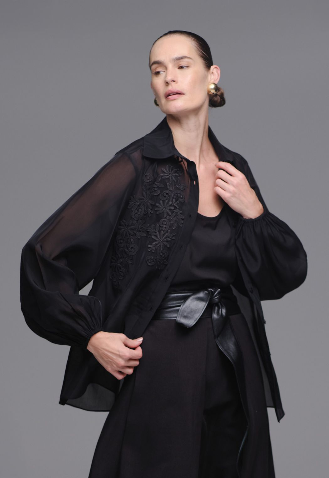 Camisa Organza  com Aplique Preta Caroline
