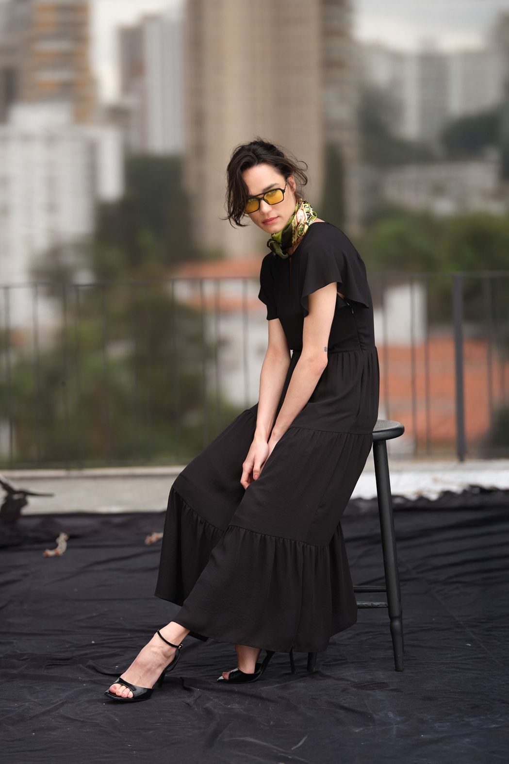Vestido Midi Crepe Preto Lavinia