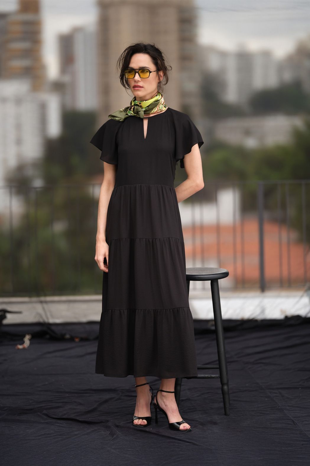 Vestido Midi Crepe Preto Lavinia